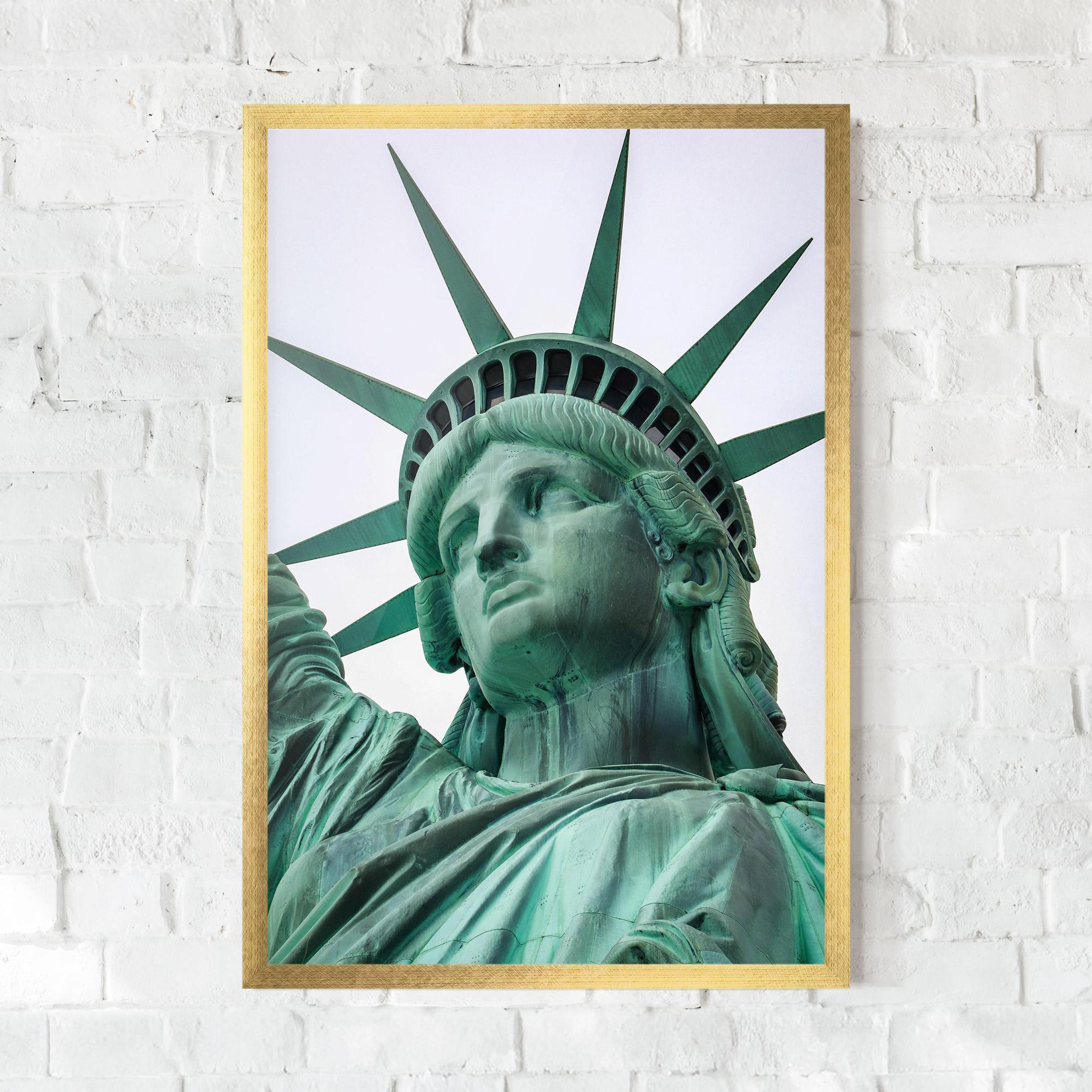 Keretezett Poszter Statue Of Liberty Head mockup 0