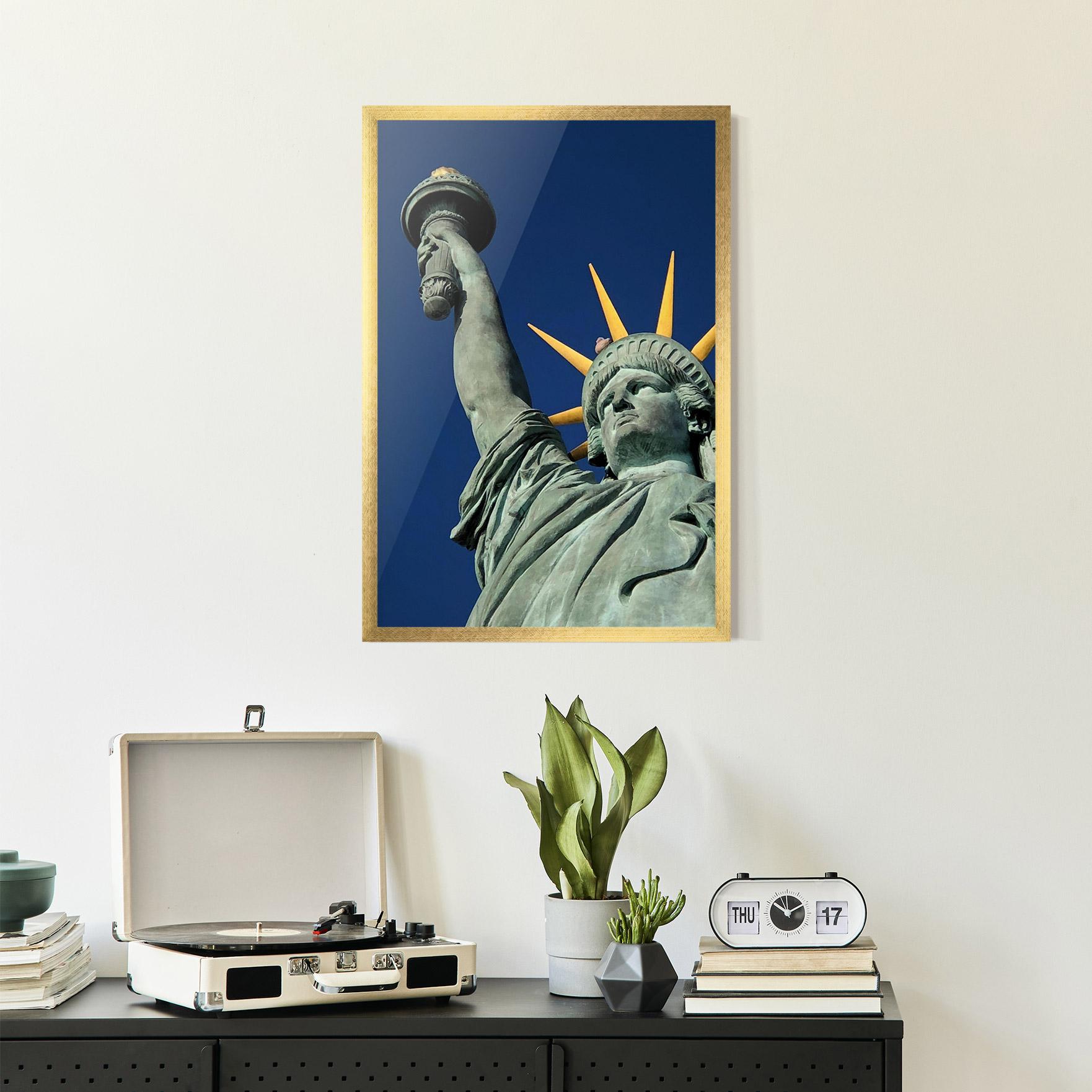 Keretezett Poszter Statue Of Liberty mockup 2