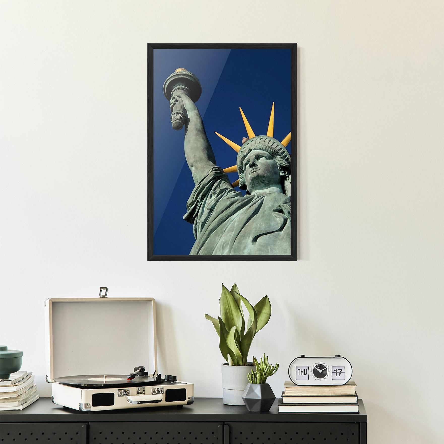 Keretezett Poszter Statue Of Liberty mockup 2