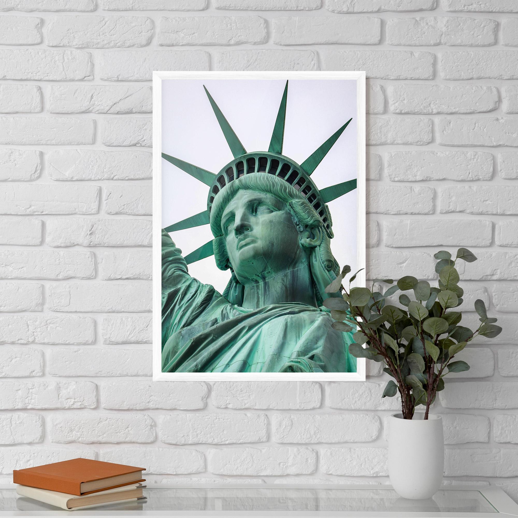 Keretezett Poszter Statue Of Liberty Head mockup 5