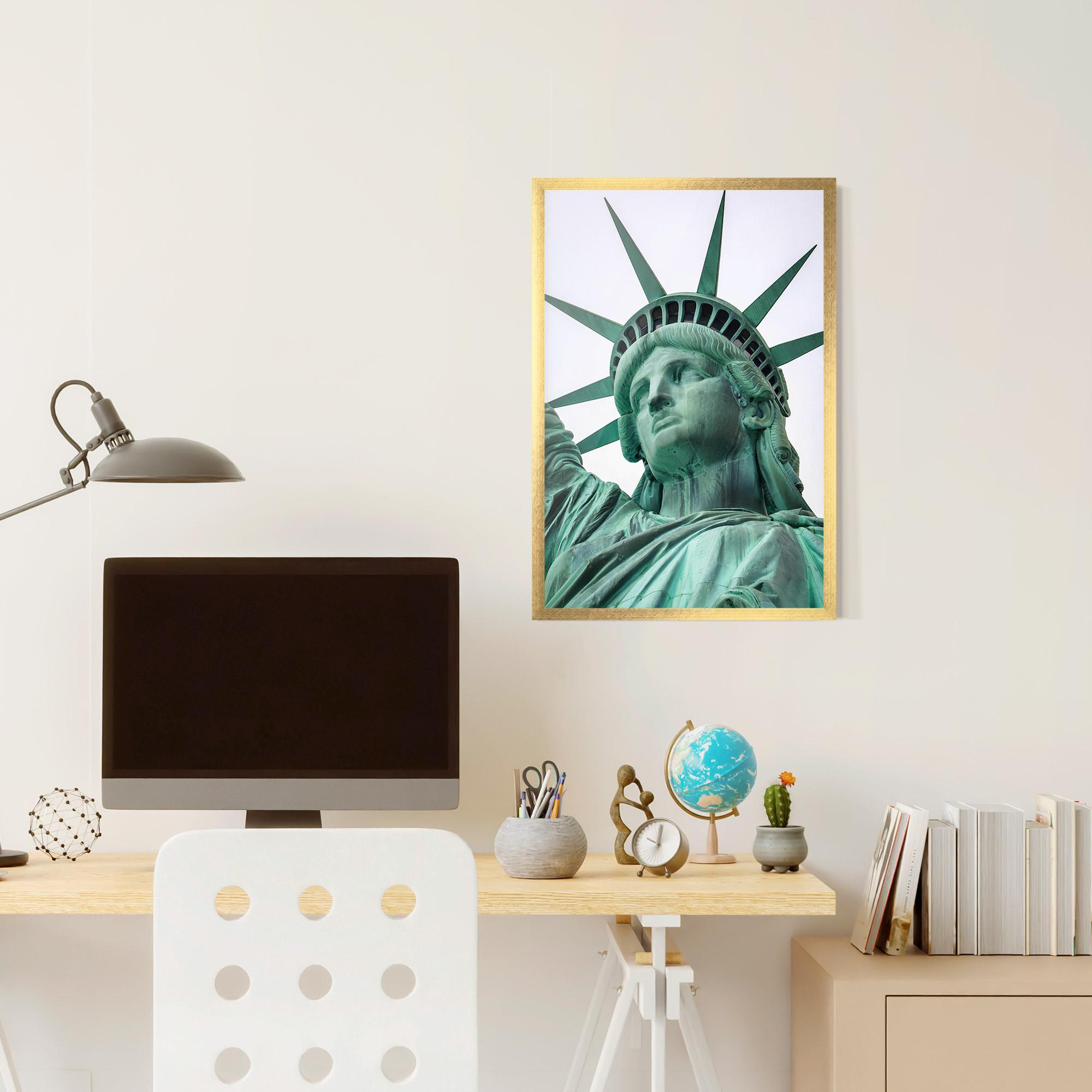 Keretezett Poszter Statue Of Liberty Head mockup 6