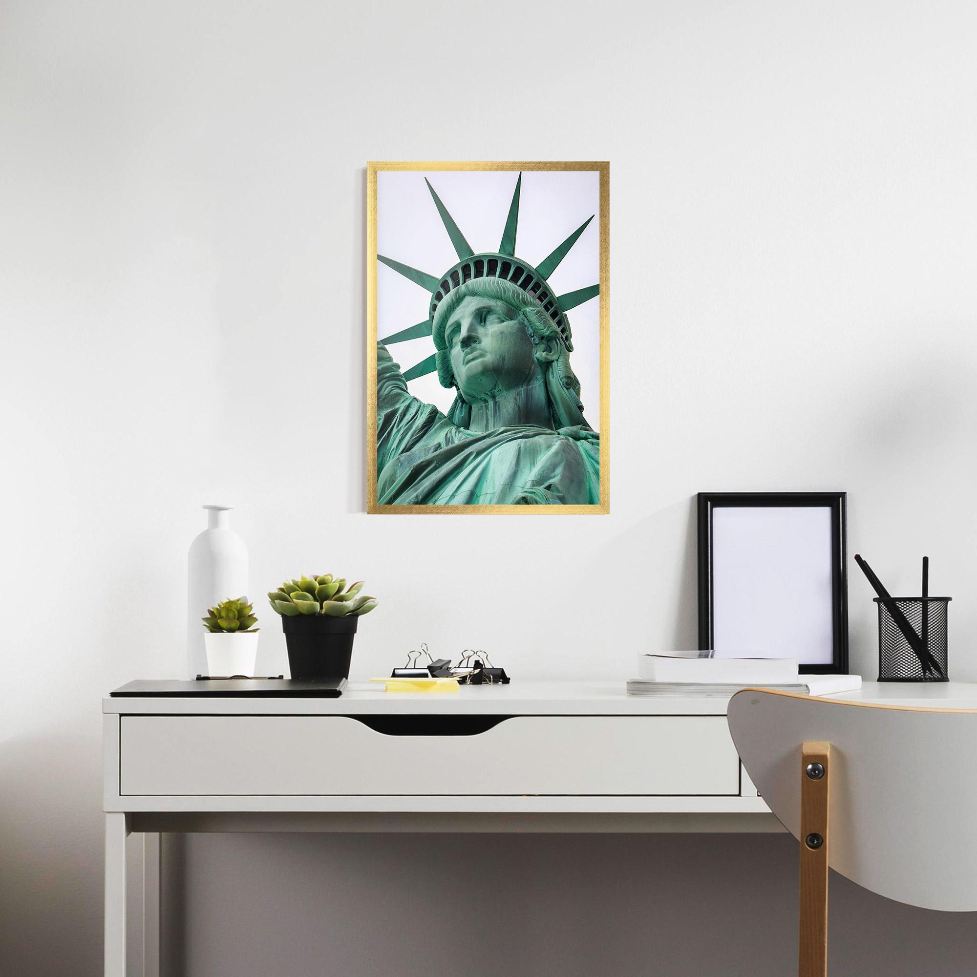 Keretezett Poszter Statue Of Liberty Head mockup 7
