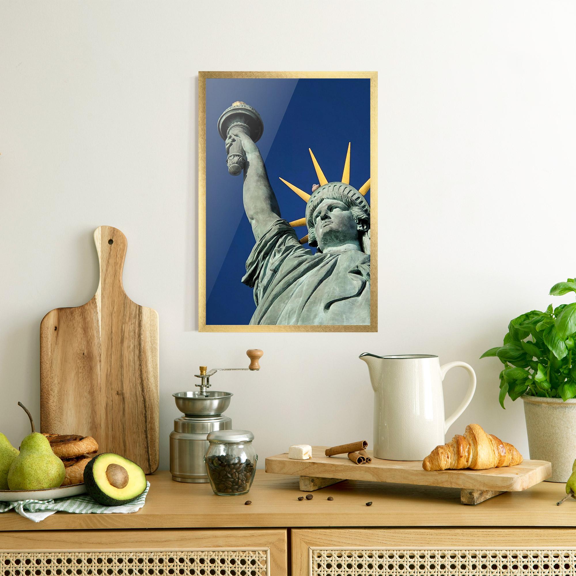 Keretezett Poszter Statue Of Liberty mockup 8