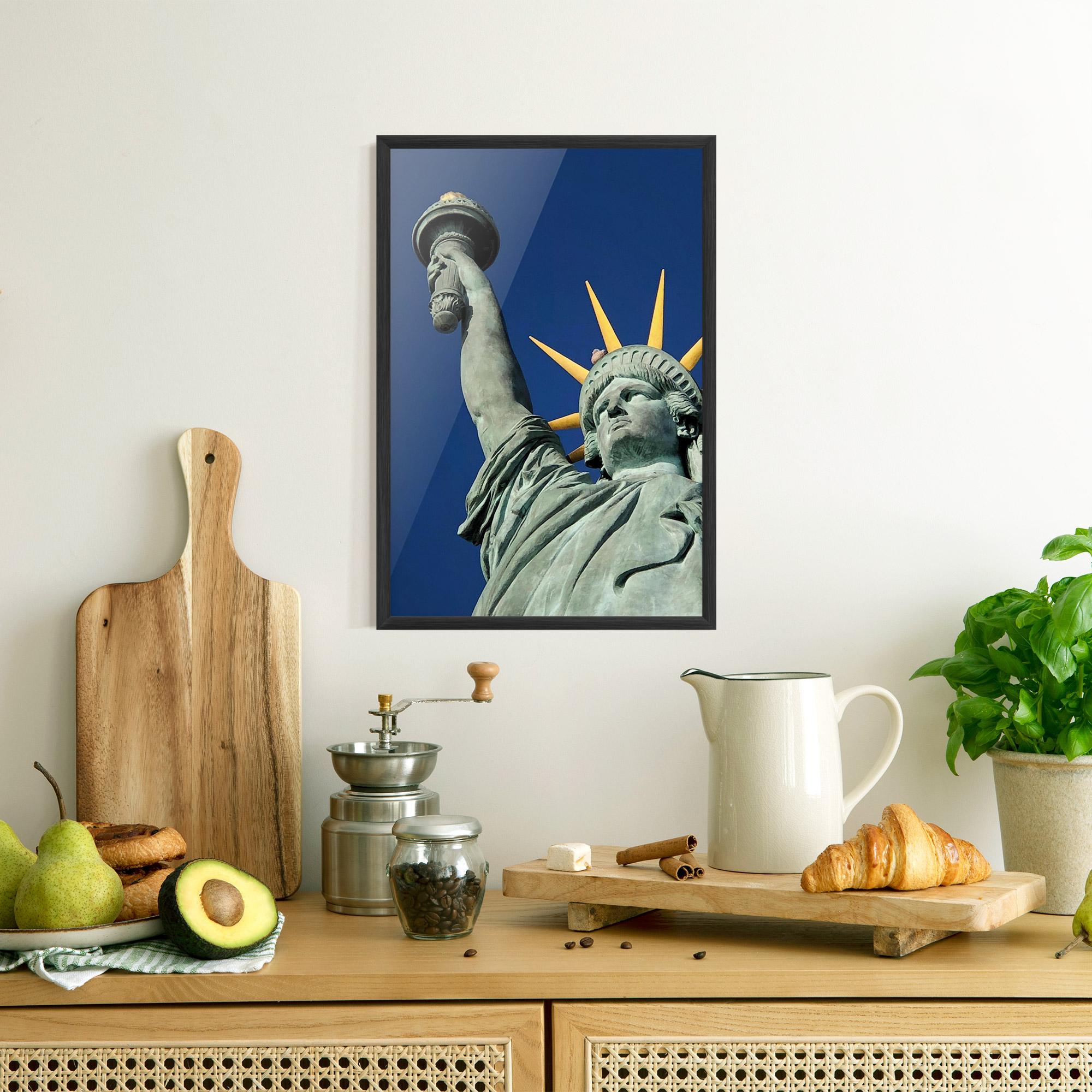 Keretezett Poszter Statue Of Liberty mockup 8