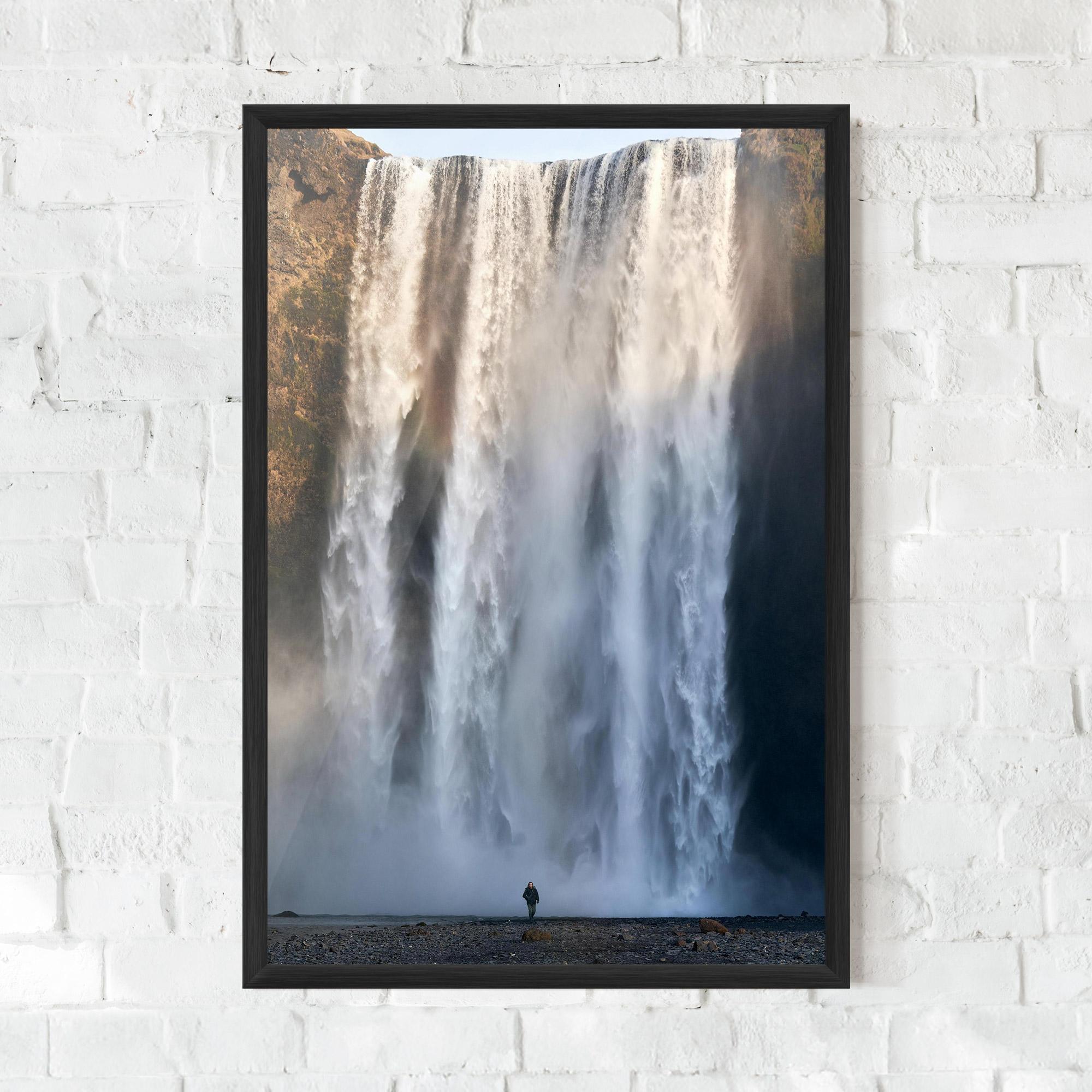 Keretezett Poszter Small Man Waterfall mockup 0
