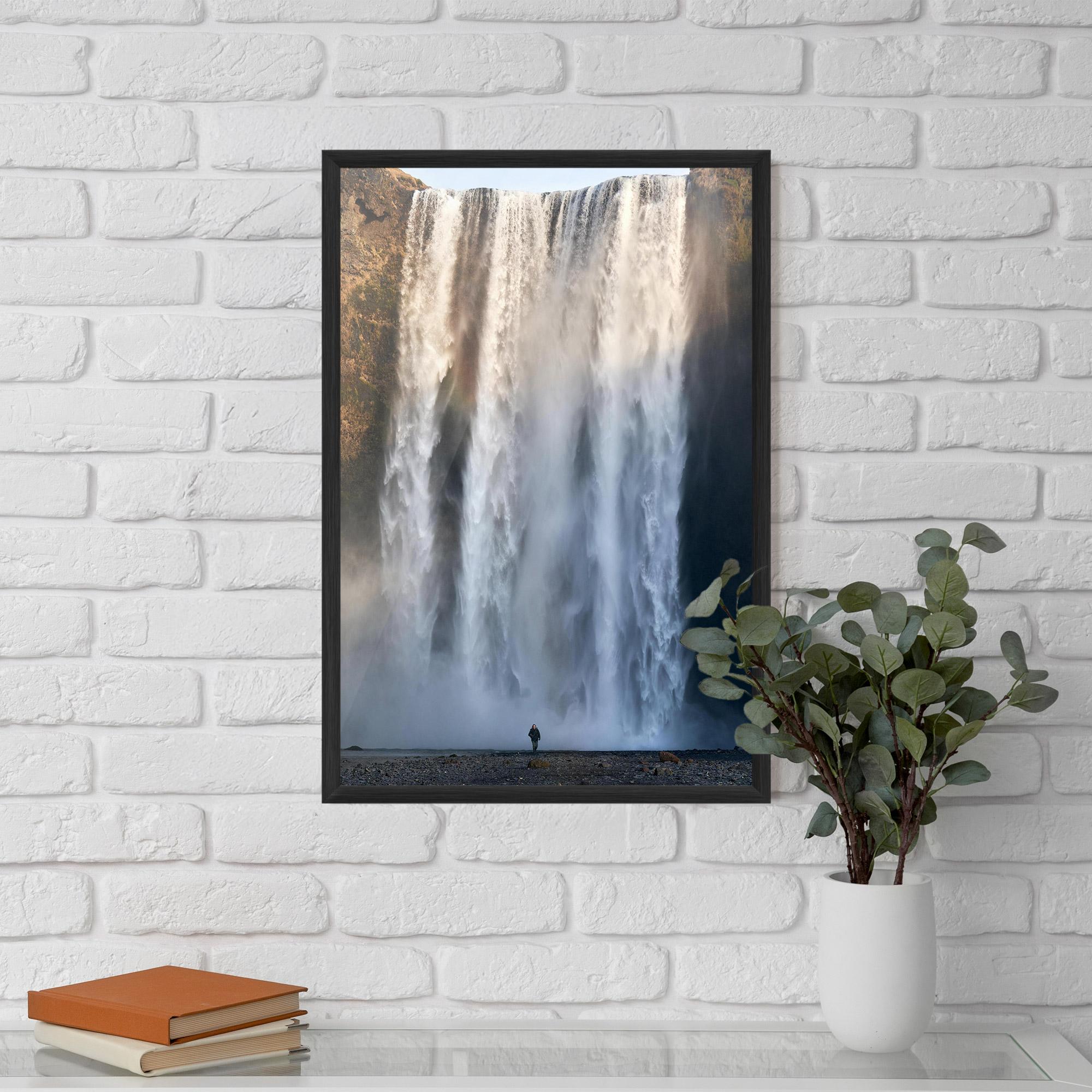 Keretezett Poszter Small Man Waterfall mockup 5