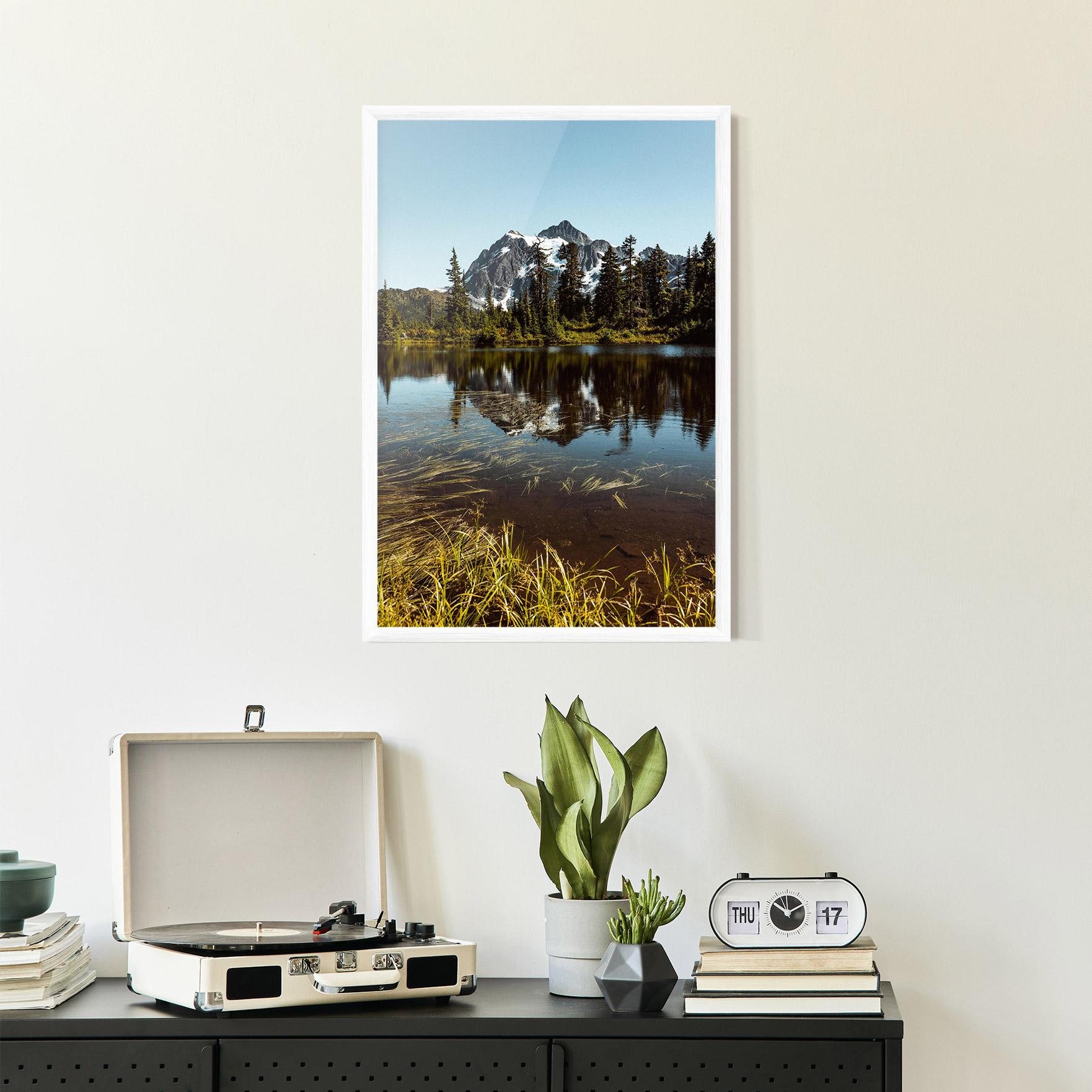 Keretezett Poszter Lake Snow Mountain mockup 2