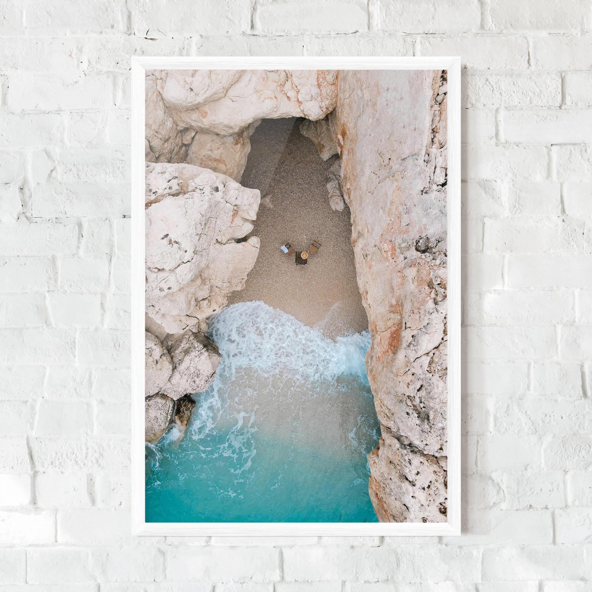 Keretezett Poszter Private White Cave mockup 0