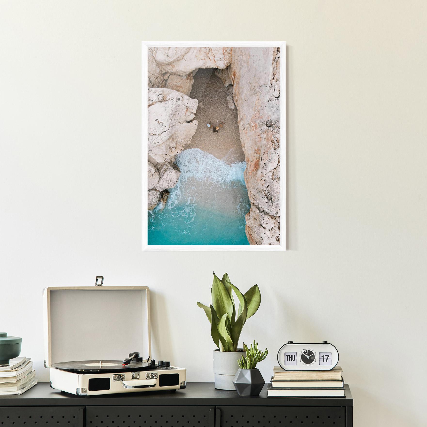 Keretezett Poszter Private White Cave mockup 2