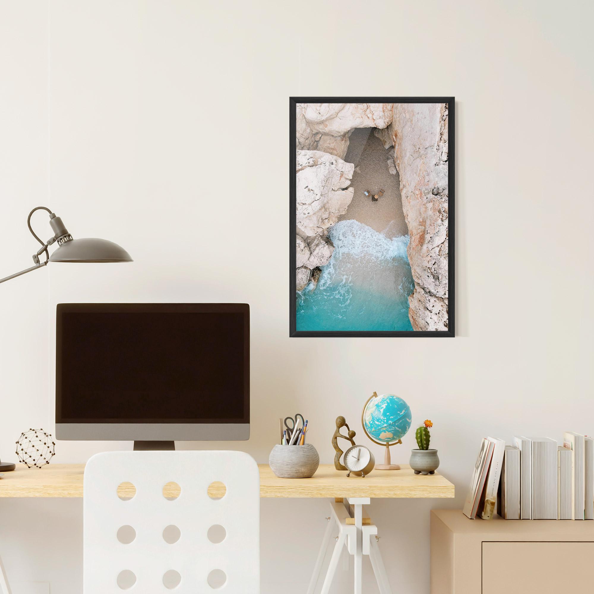 Keretezett Poszter Private White Cave mockup 6