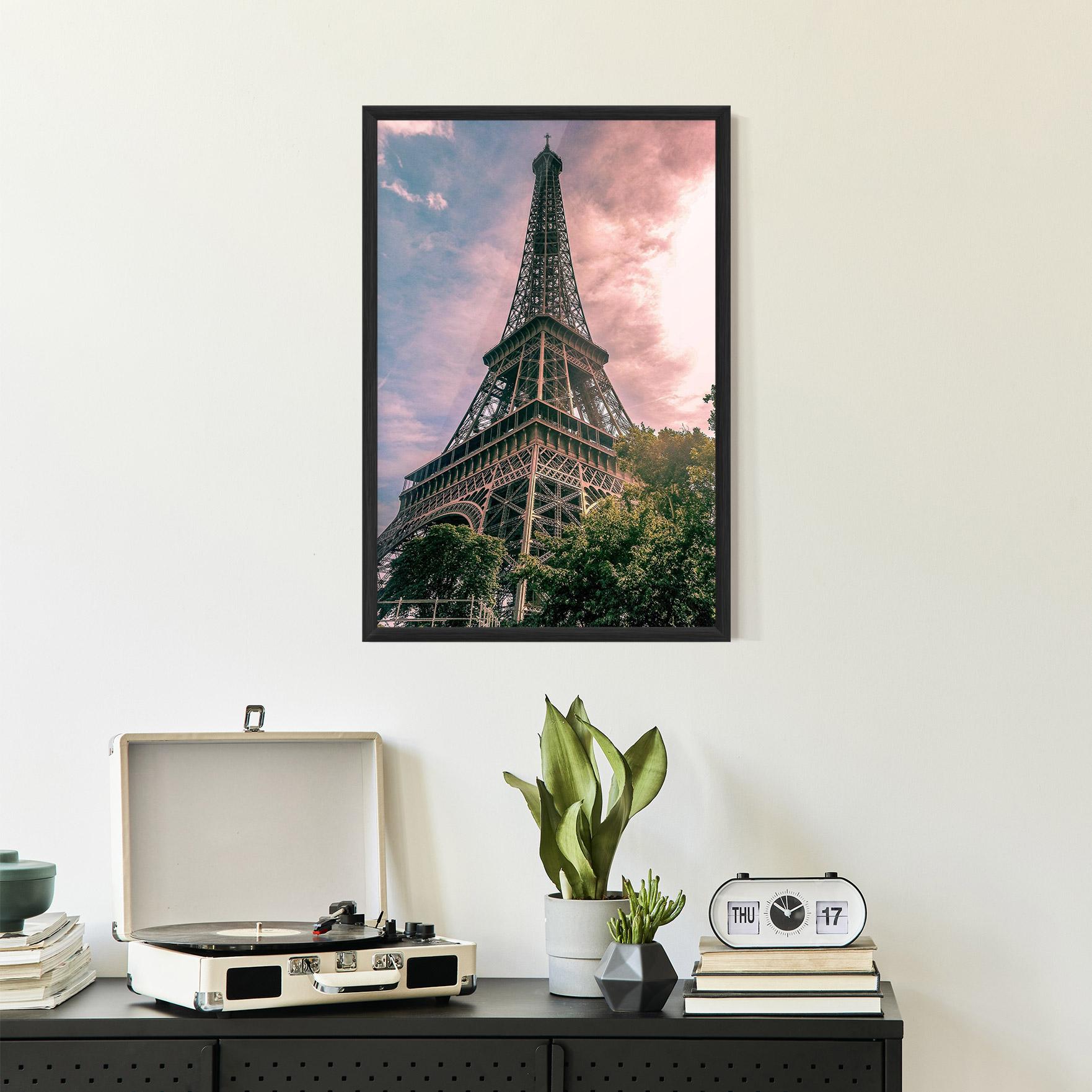 Keretezett Poszter Eiffel Under Pink Sky mockup 2