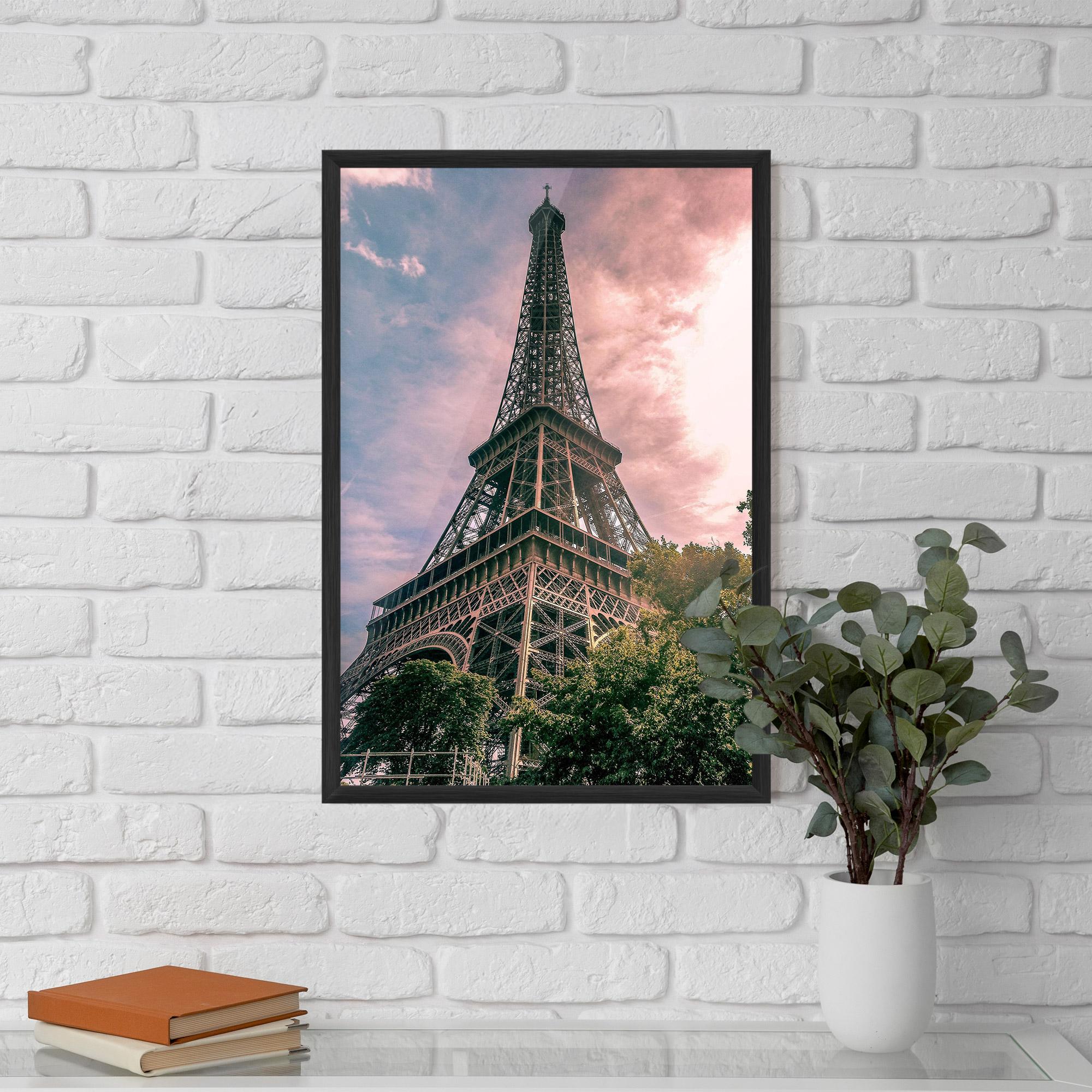 Keretezett Poszter Eiffel Under Pink Sky mockup 5