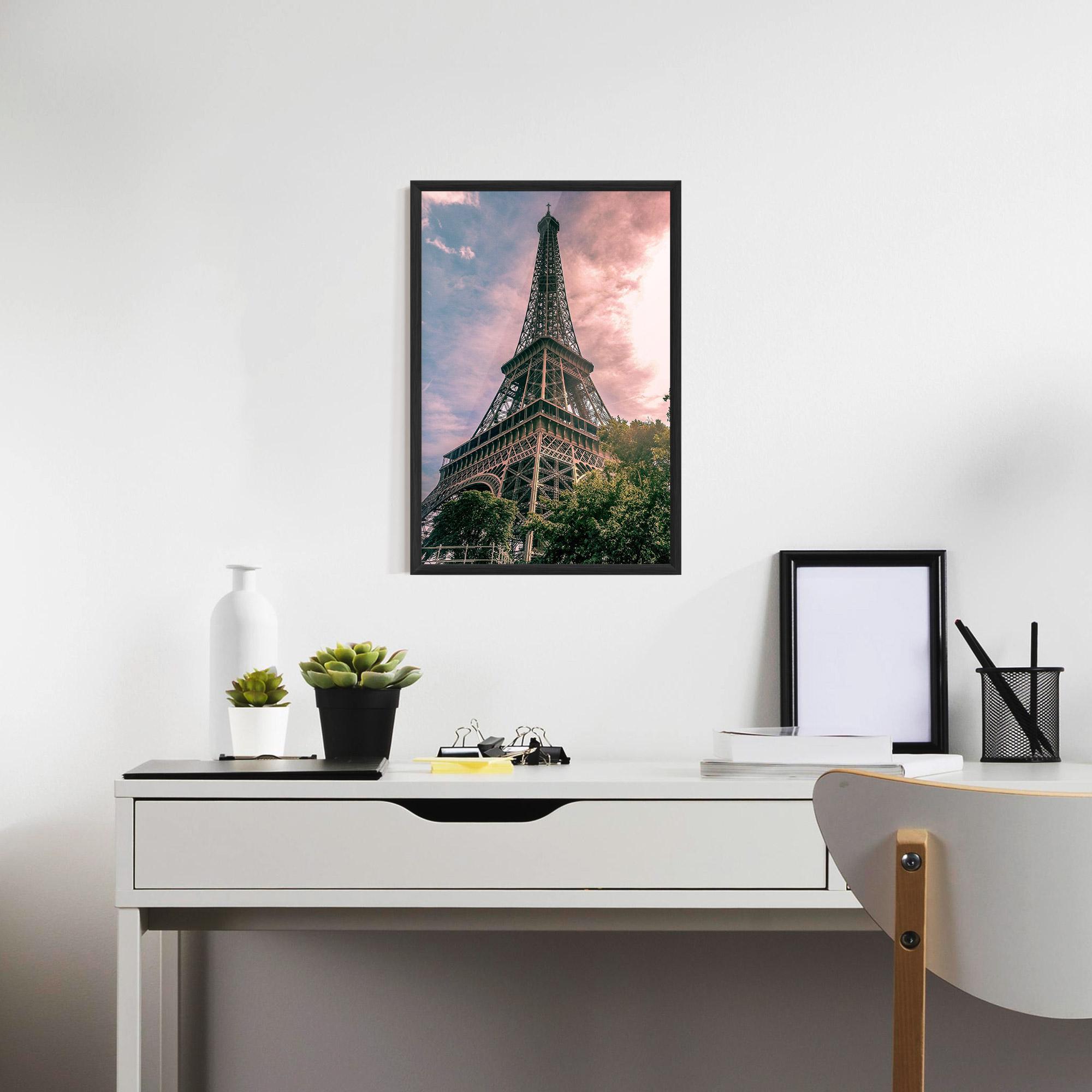 Keretezett Poszter Eiffel Under Pink Sky mockup 7