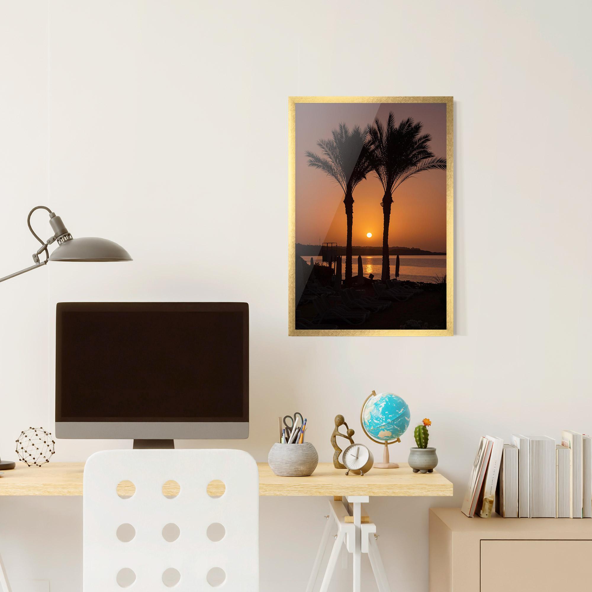 Keretezett Poszter Night Palm mockup 6