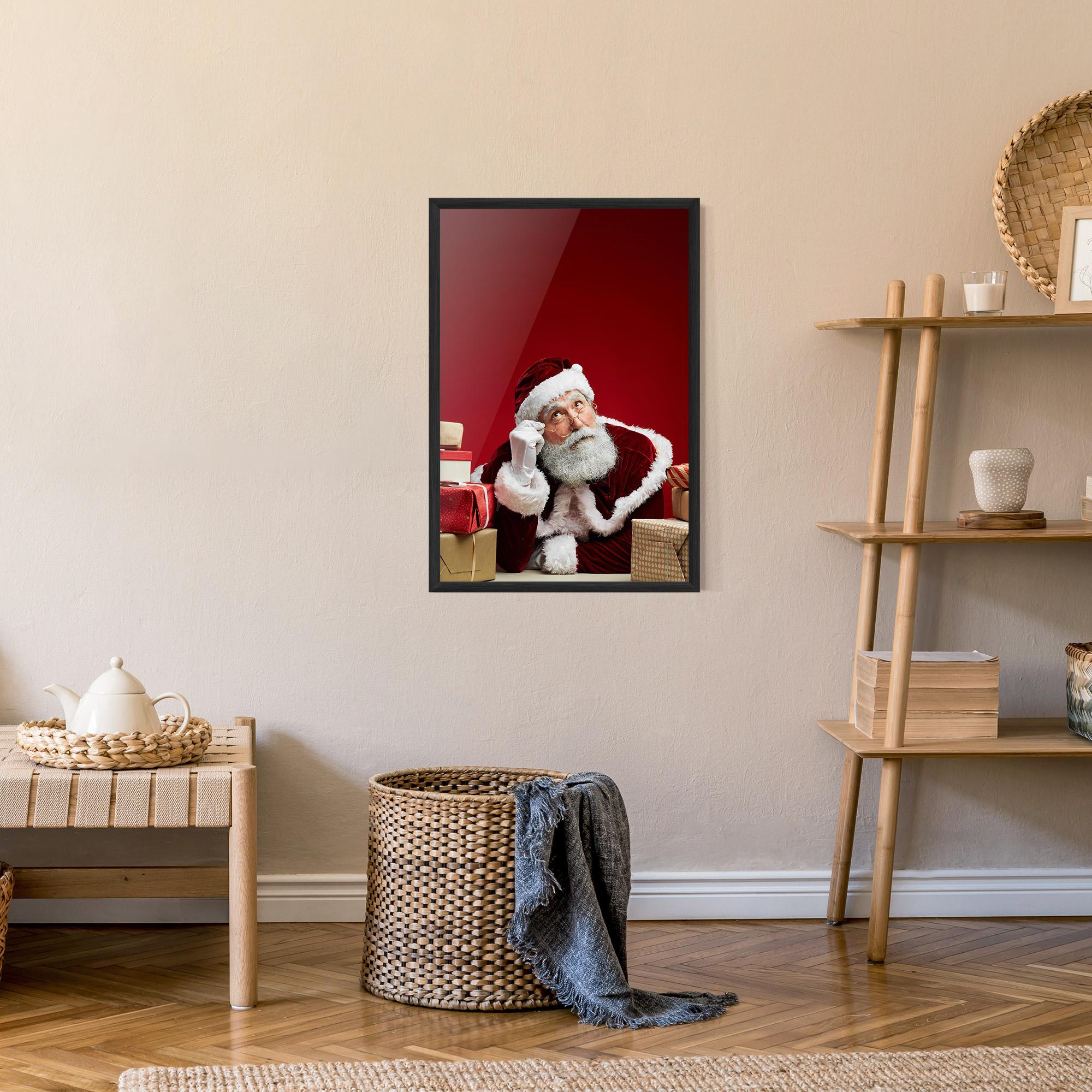 Keretezett Poszter Pensive Santa mockup 9