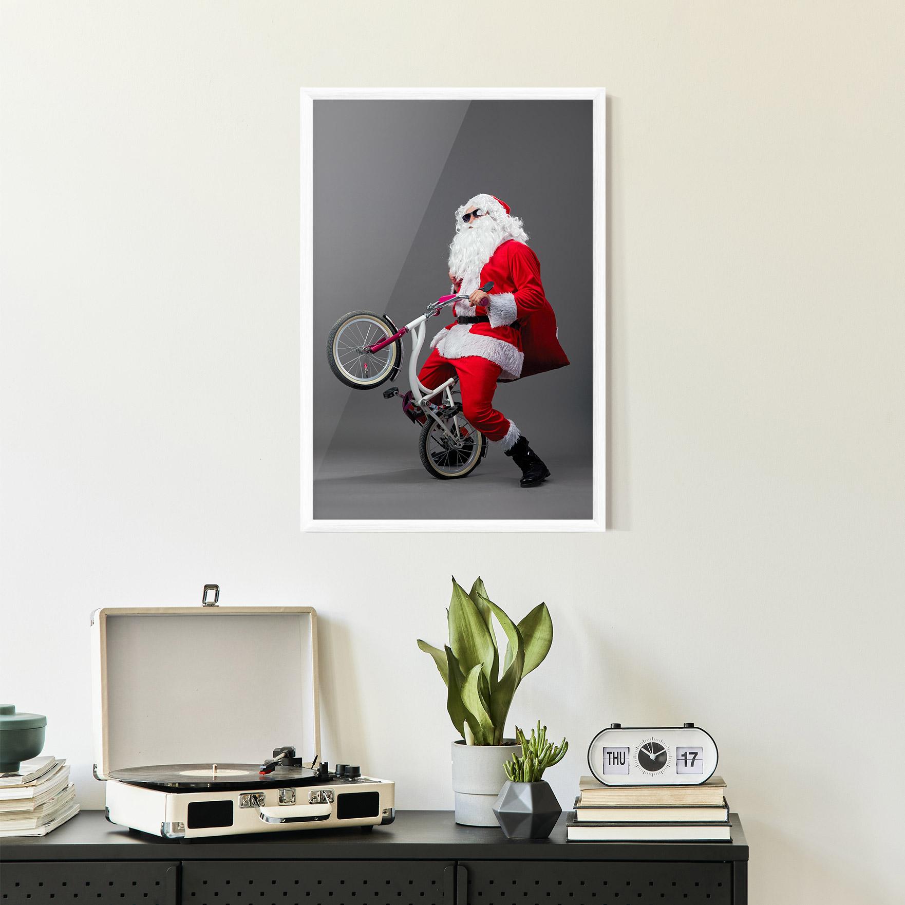 Keretezett Poszter Santa Rides Bicycle mockup 2