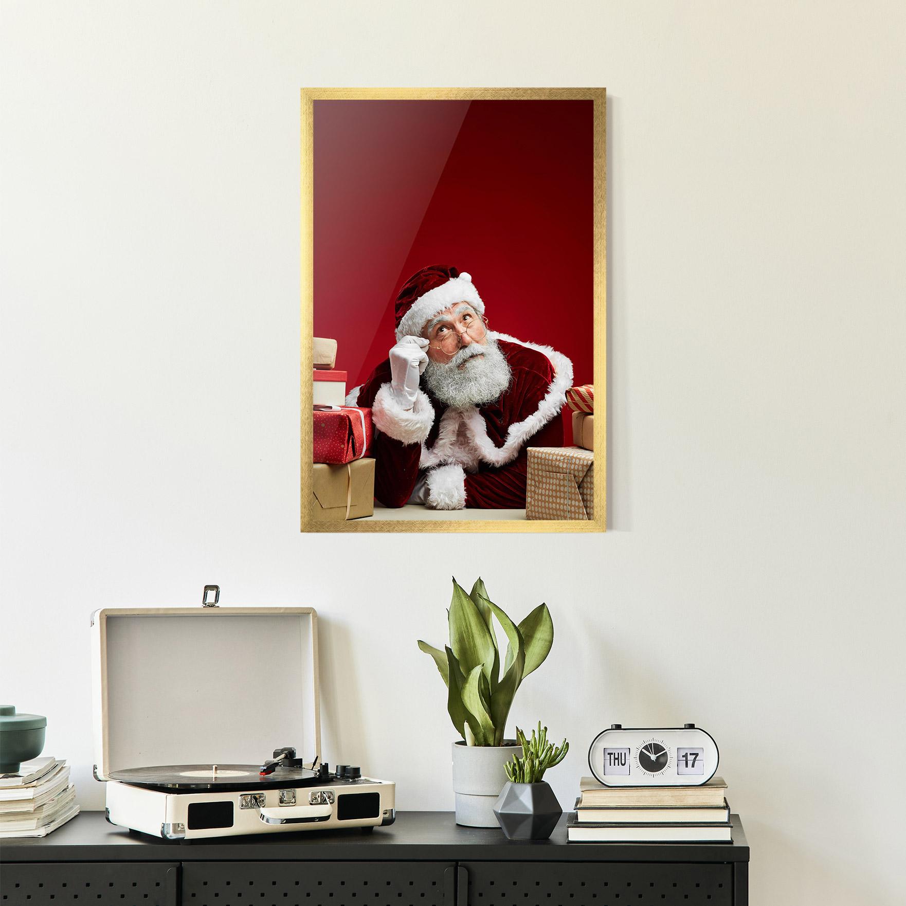 Keretezett Poszter Pensive Santa mockup 2