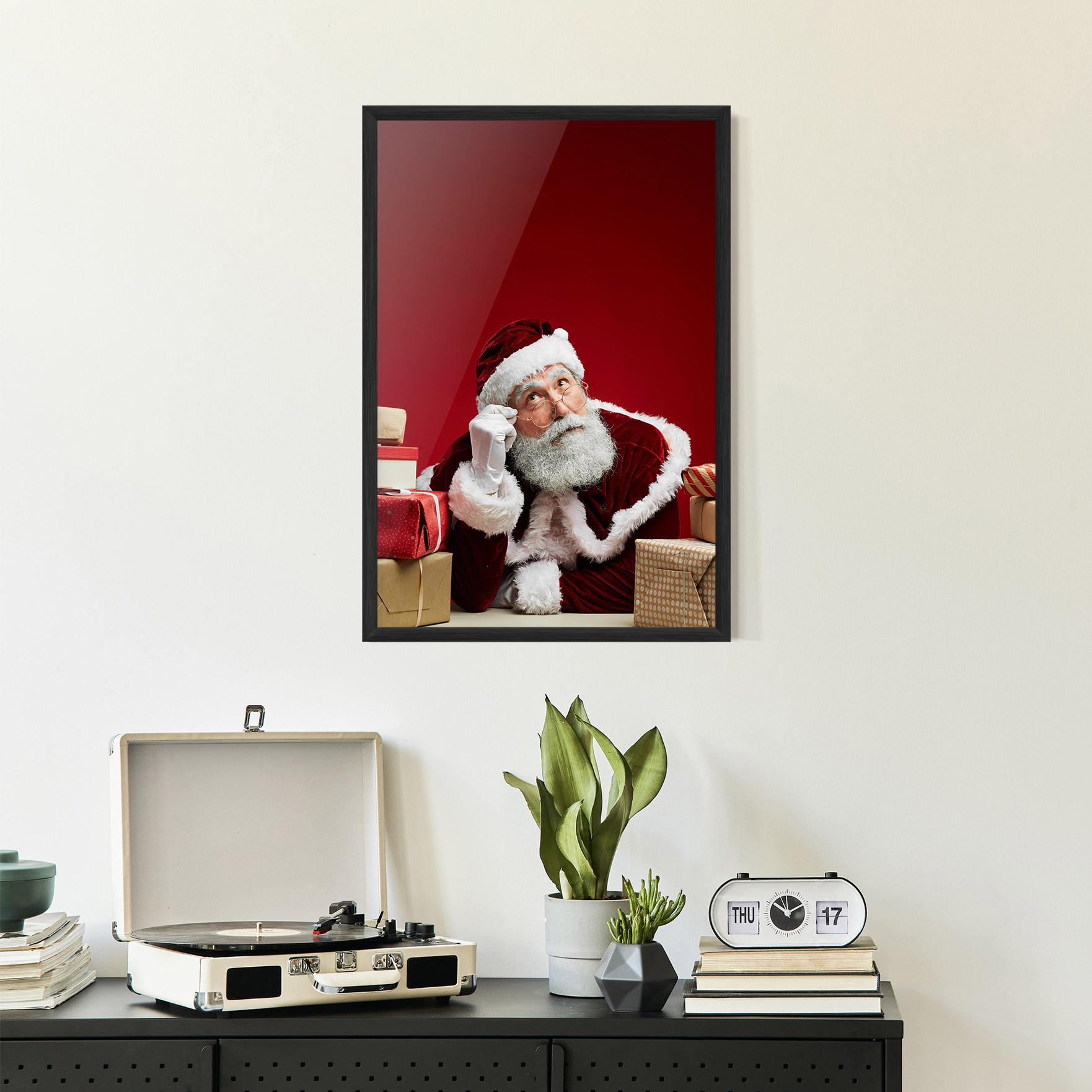 Keretezett Poszter Pensive Santa mockup 2