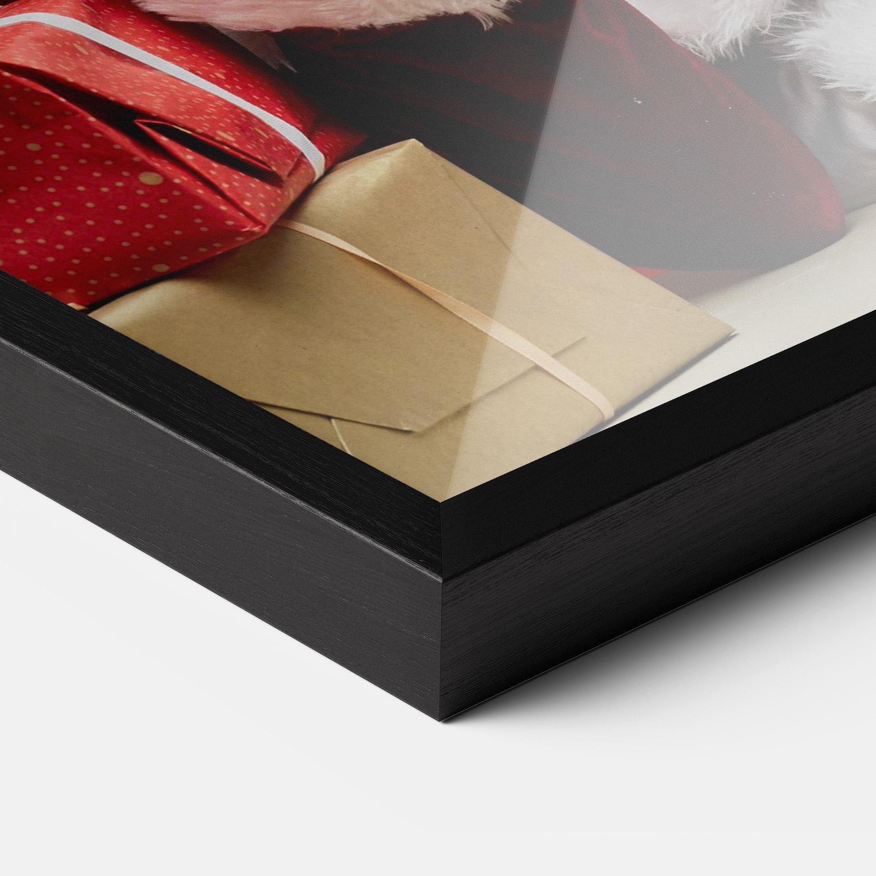 Keretezett Poszter Pensive Santa mockup 3