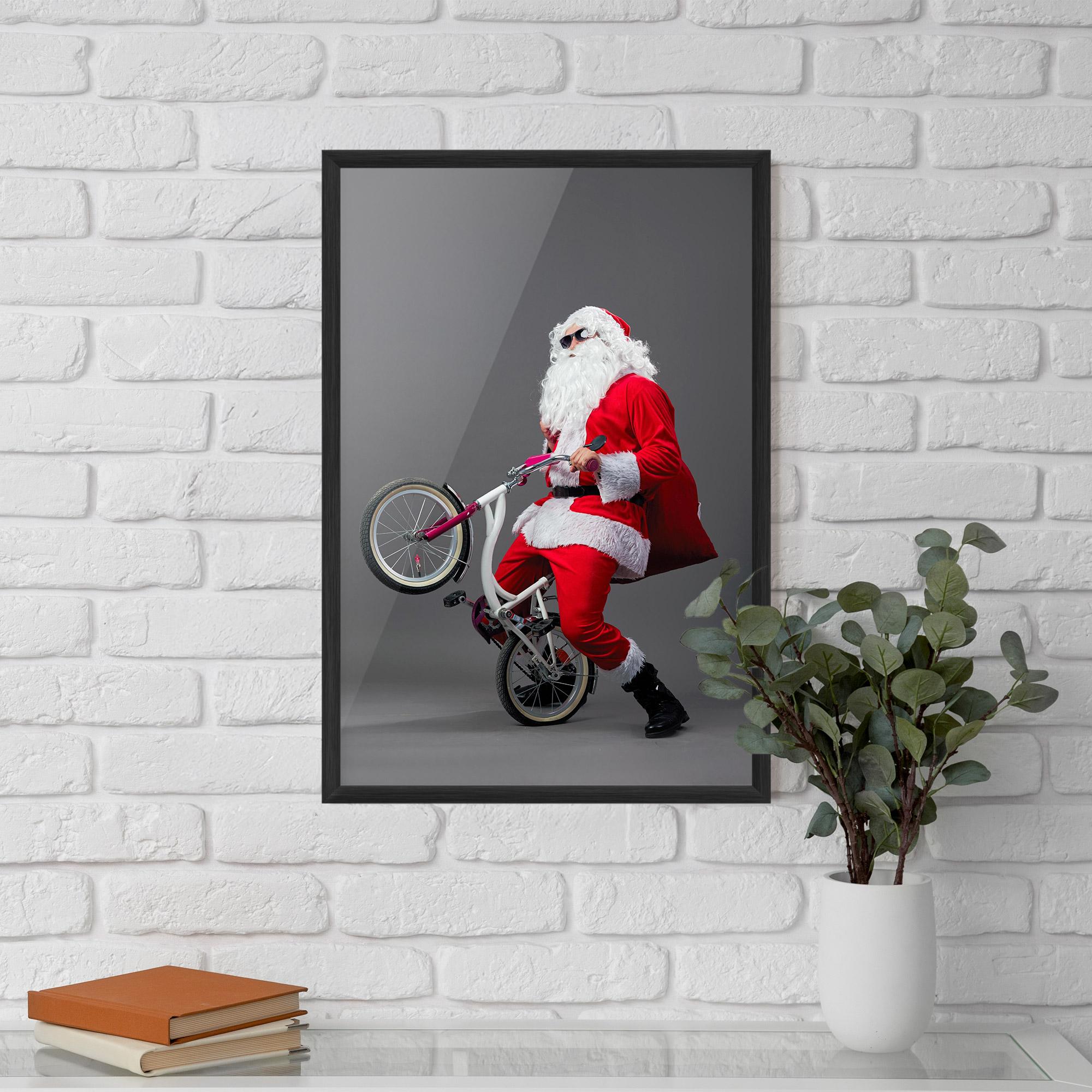Keretezett Poszter Santa Rides Bicycle mockup 5