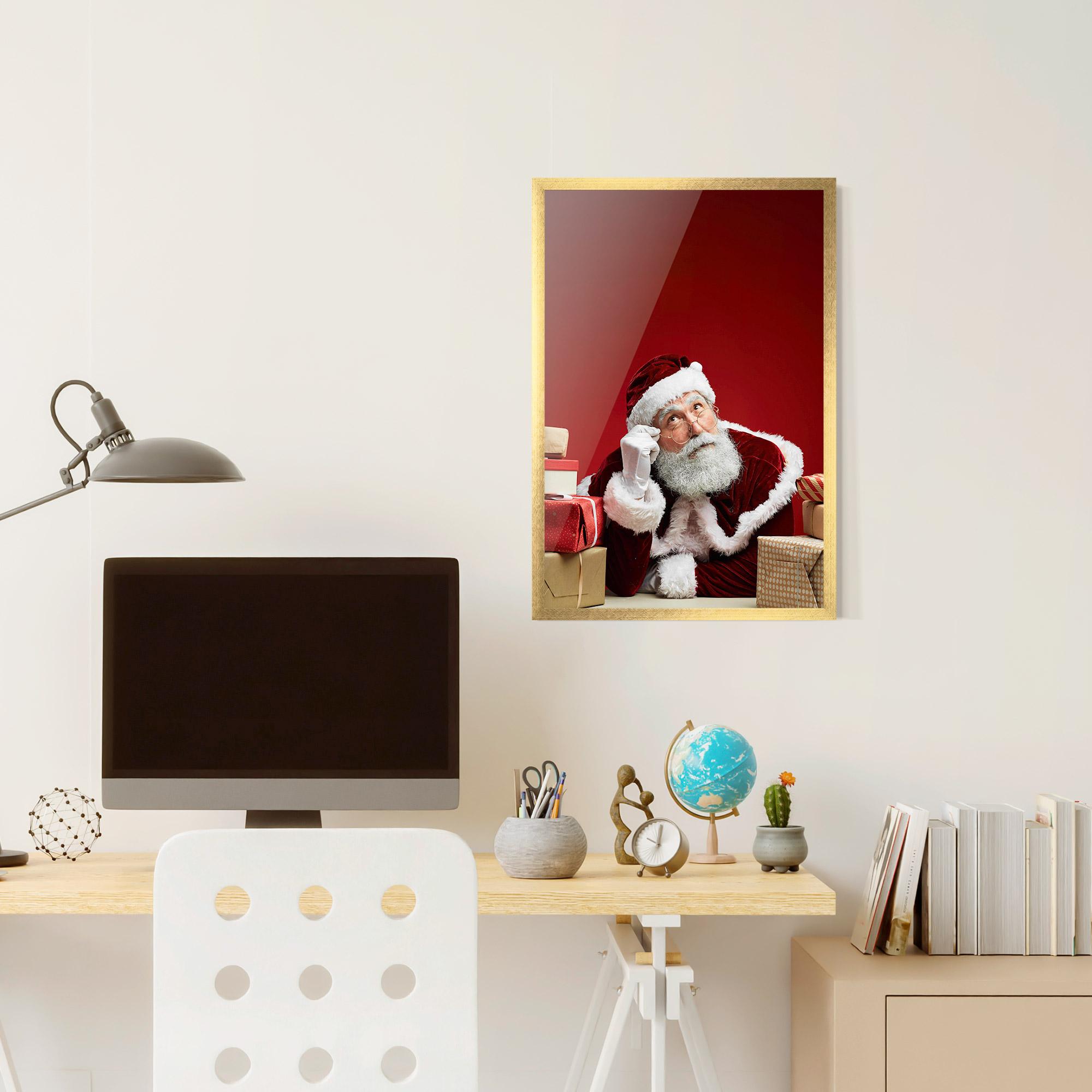 Keretezett Poszter Pensive Santa mockup 6