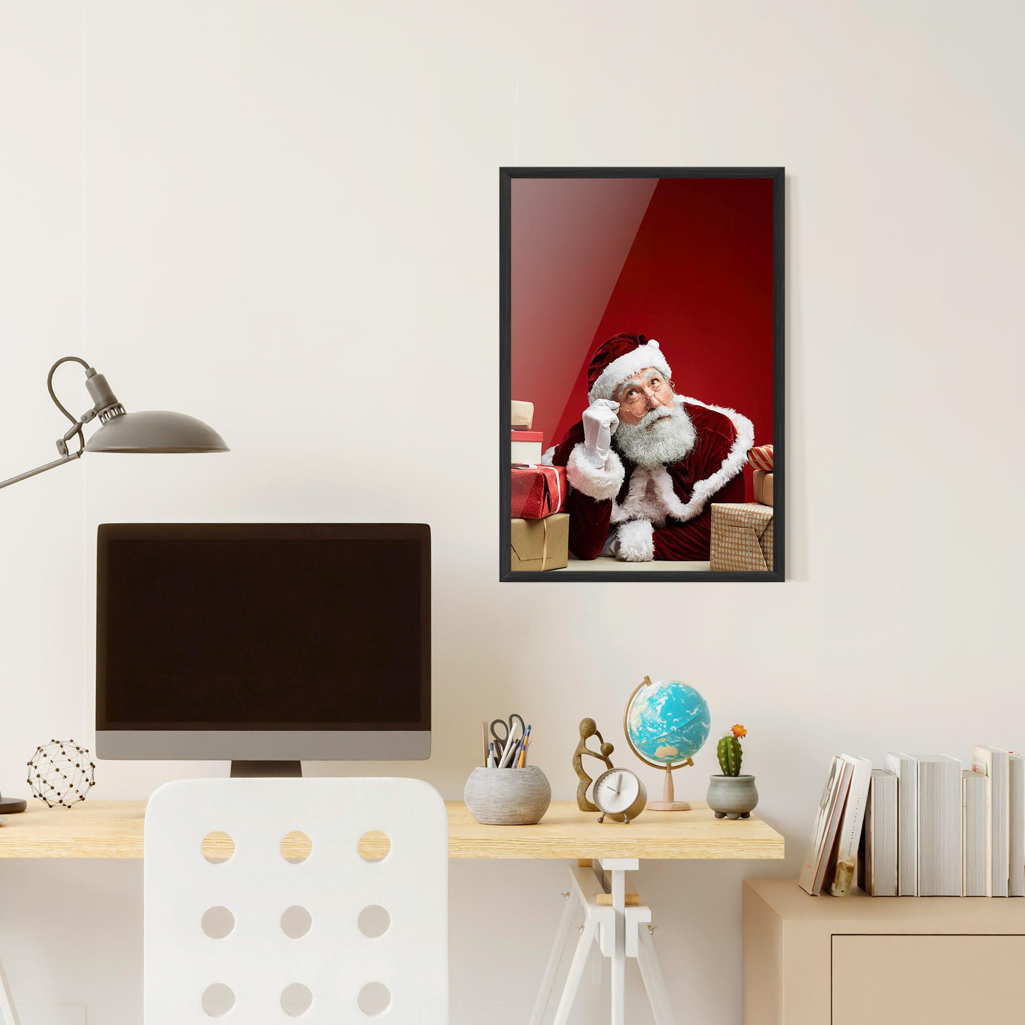 Keretezett Poszter Pensive Santa mockup 6