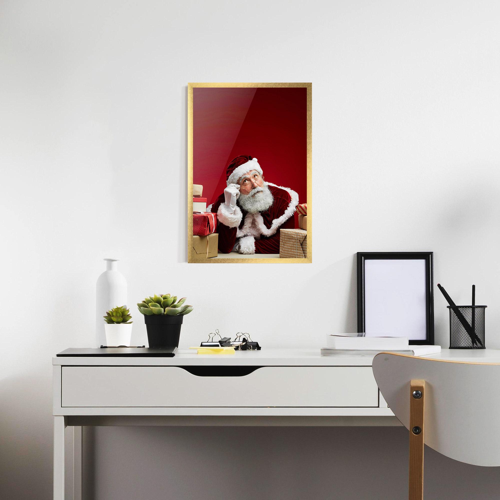 Keretezett Poszter Pensive Santa mockup 7