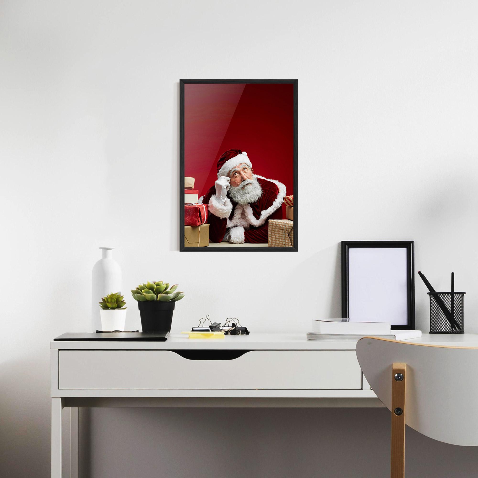 Keretezett Poszter Pensive Santa mockup 7
