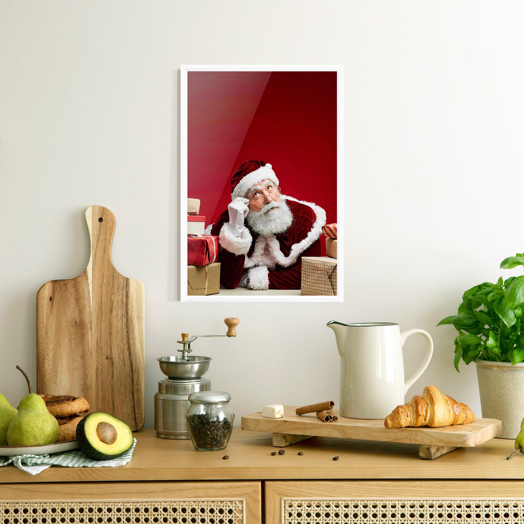 Keretezett Poszter Pensive Santa mockup 8
