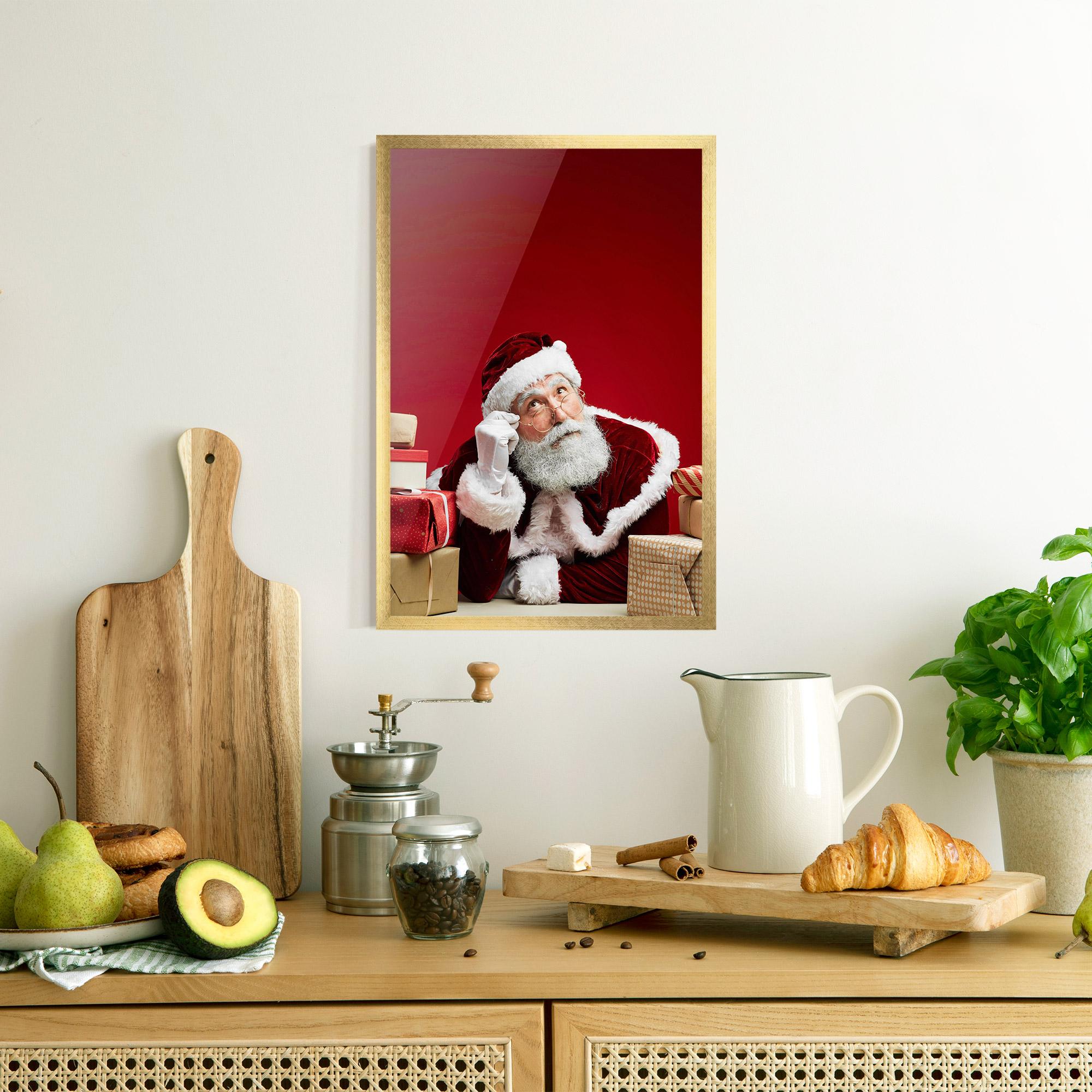 Keretezett Poszter Pensive Santa mockup 8