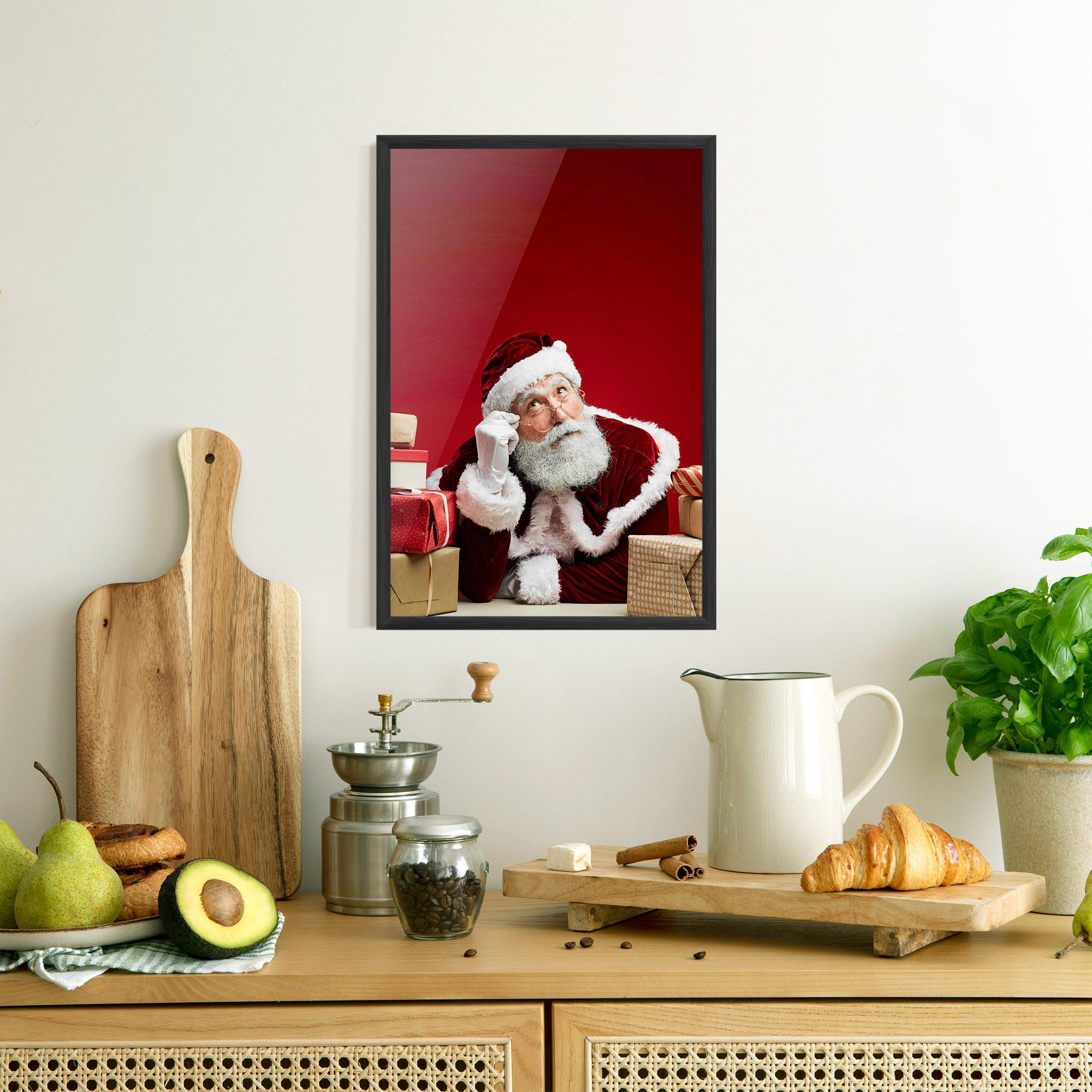 Keretezett Poszter Pensive Santa mockup 8