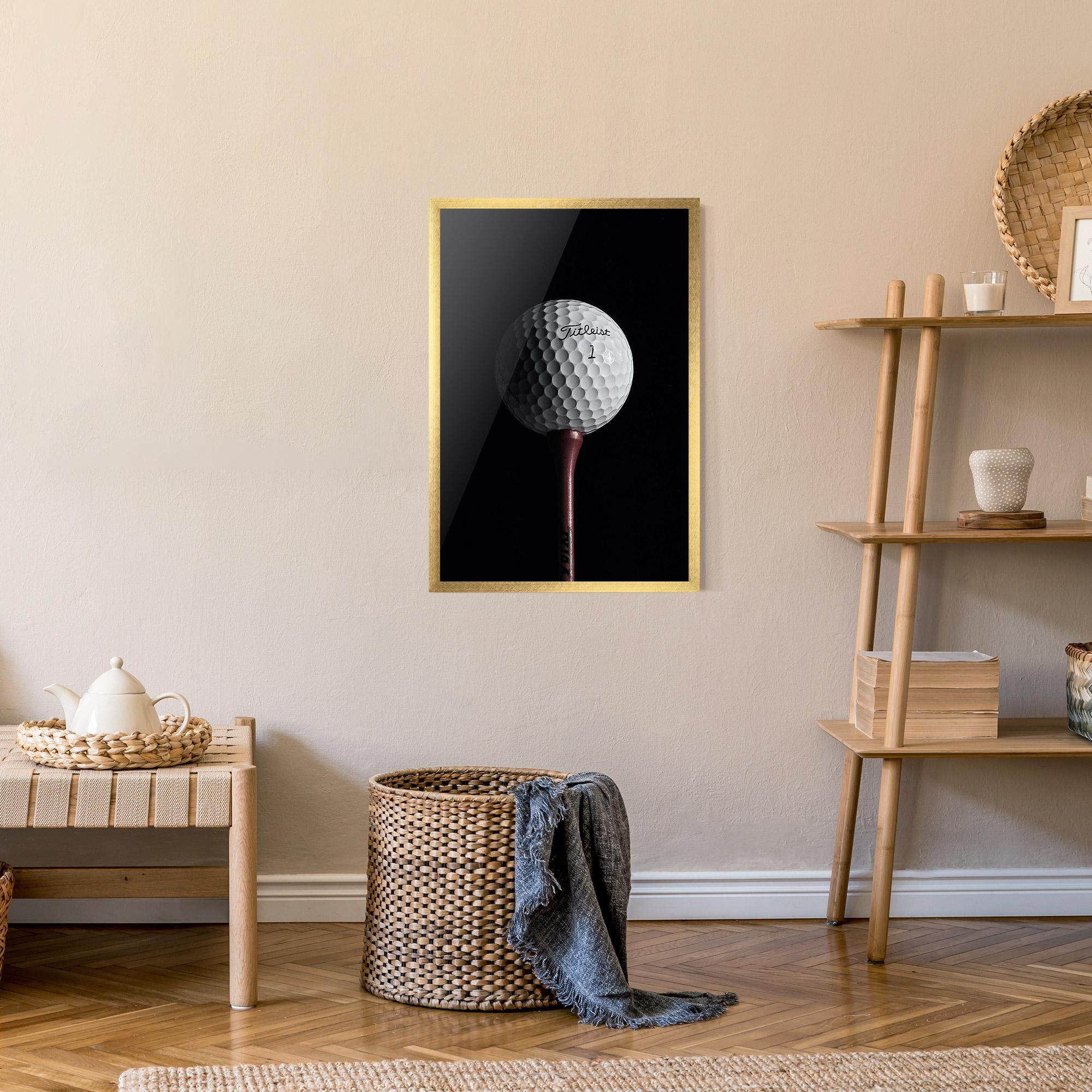 Keretezett Poszter White Golf Ball On Black mockup 9