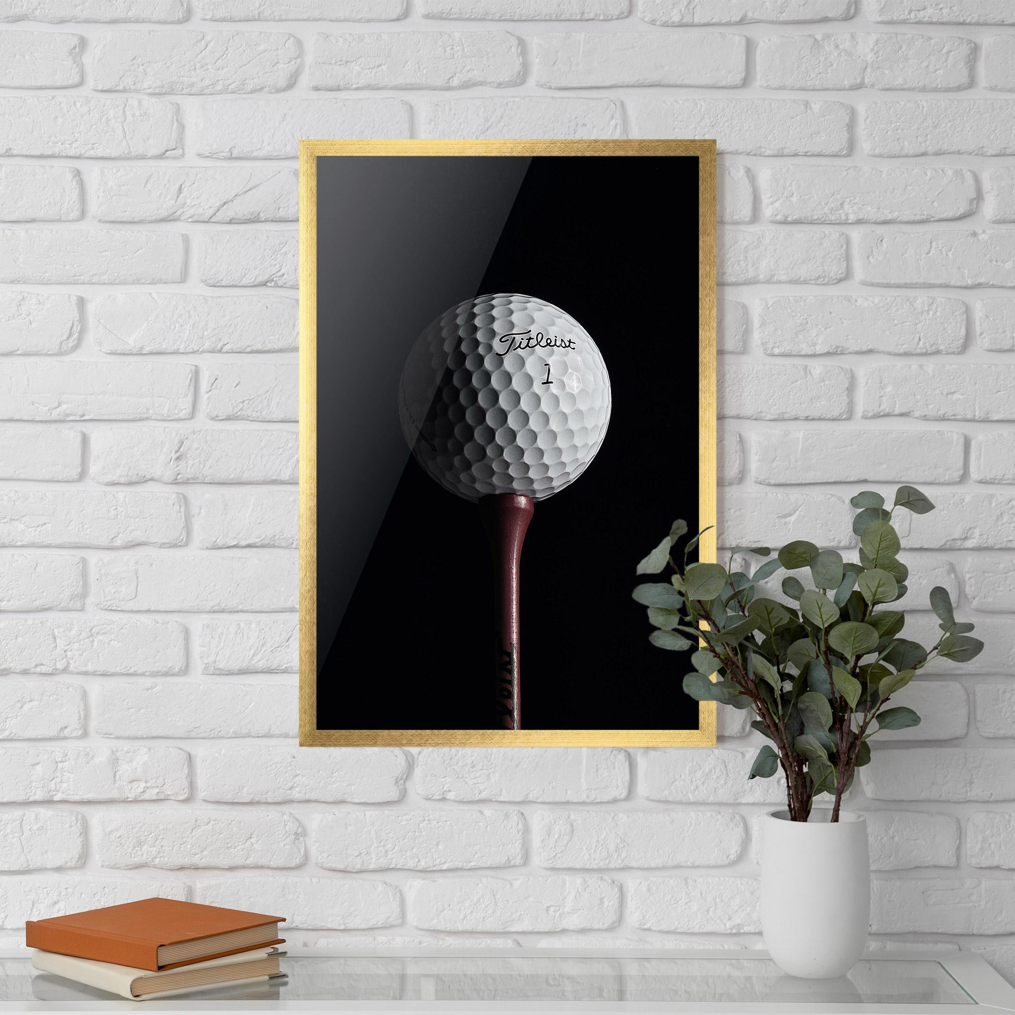 Keretezett Poszter White Golf Ball On Black mockup 5