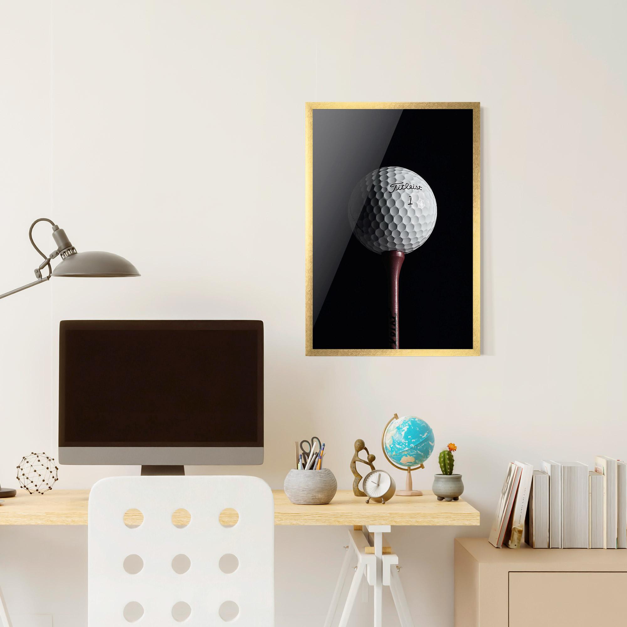 Keretezett Poszter White Golf Ball On Black mockup 6
