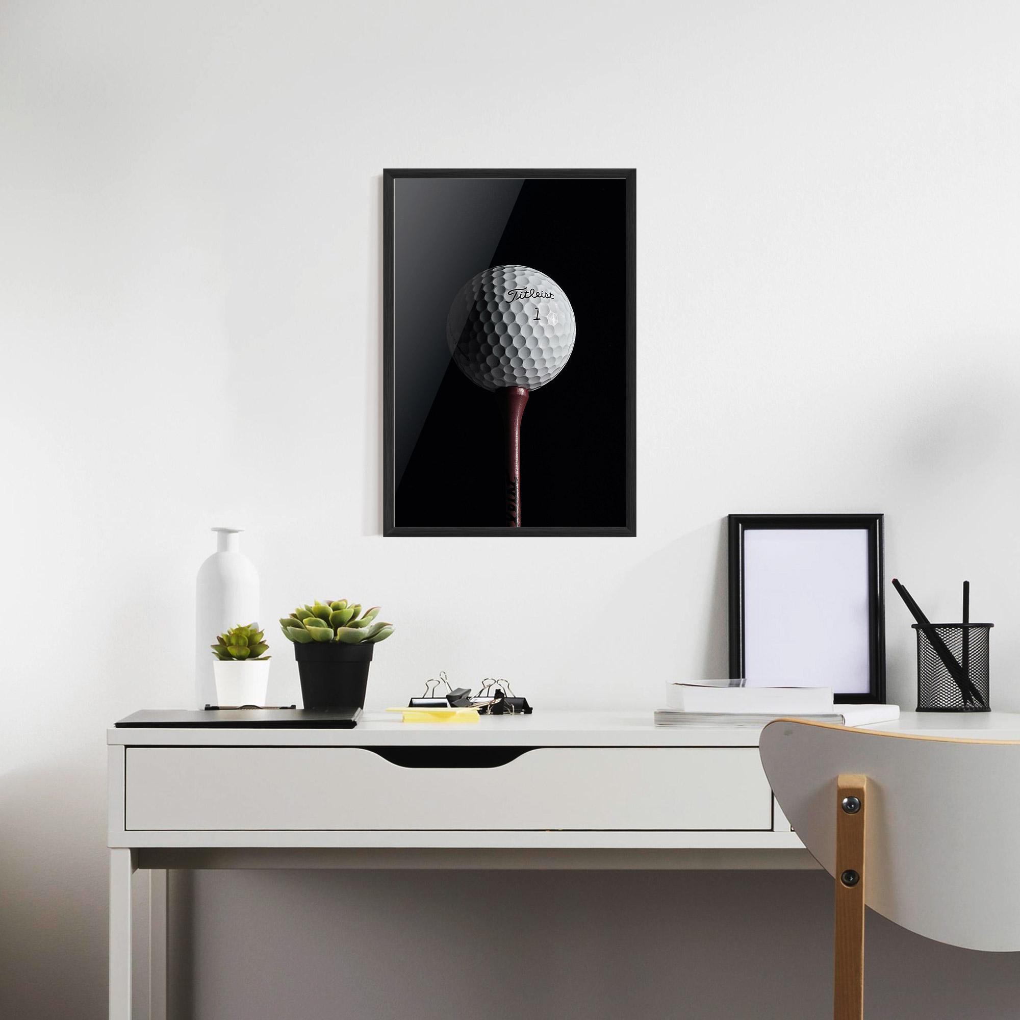 Keretezett Poszter White Golf Ball On Black mockup 7