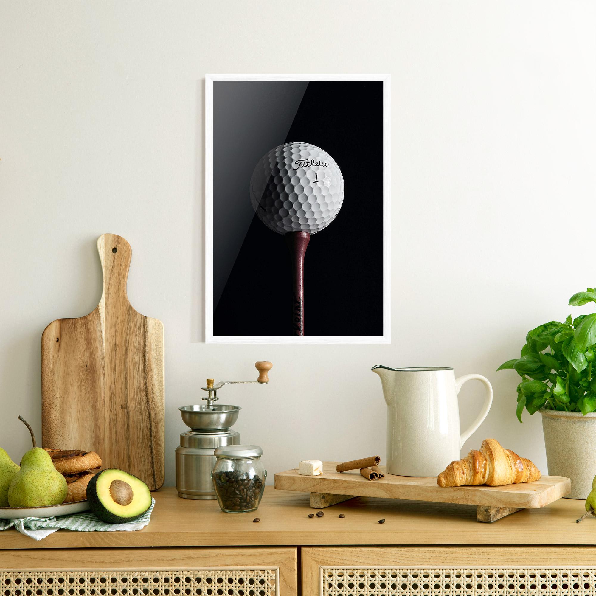 Keretezett Poszter White Golf Ball On Black mockup 8