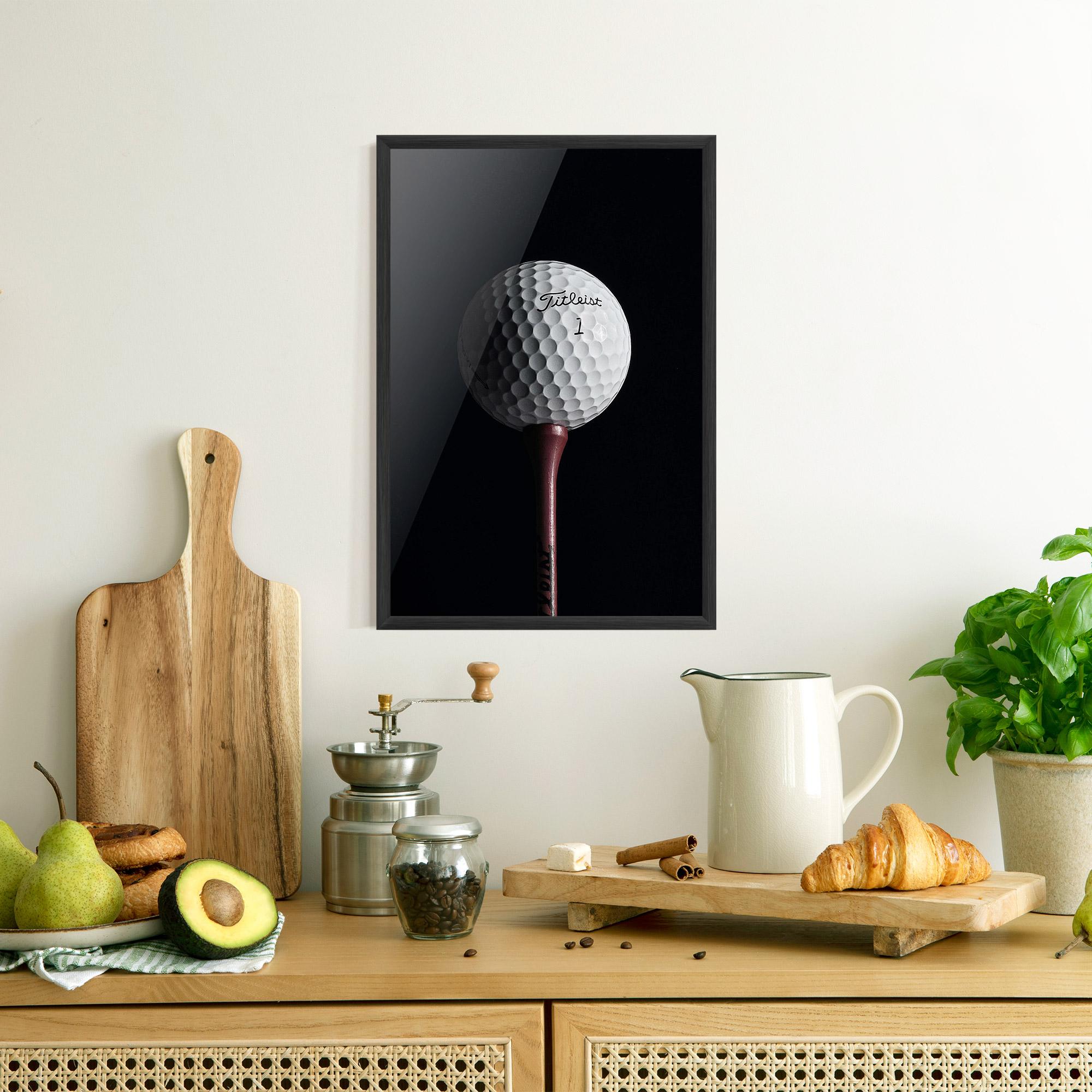 Keretezett Poszter White Golf Ball On Black mockup 8