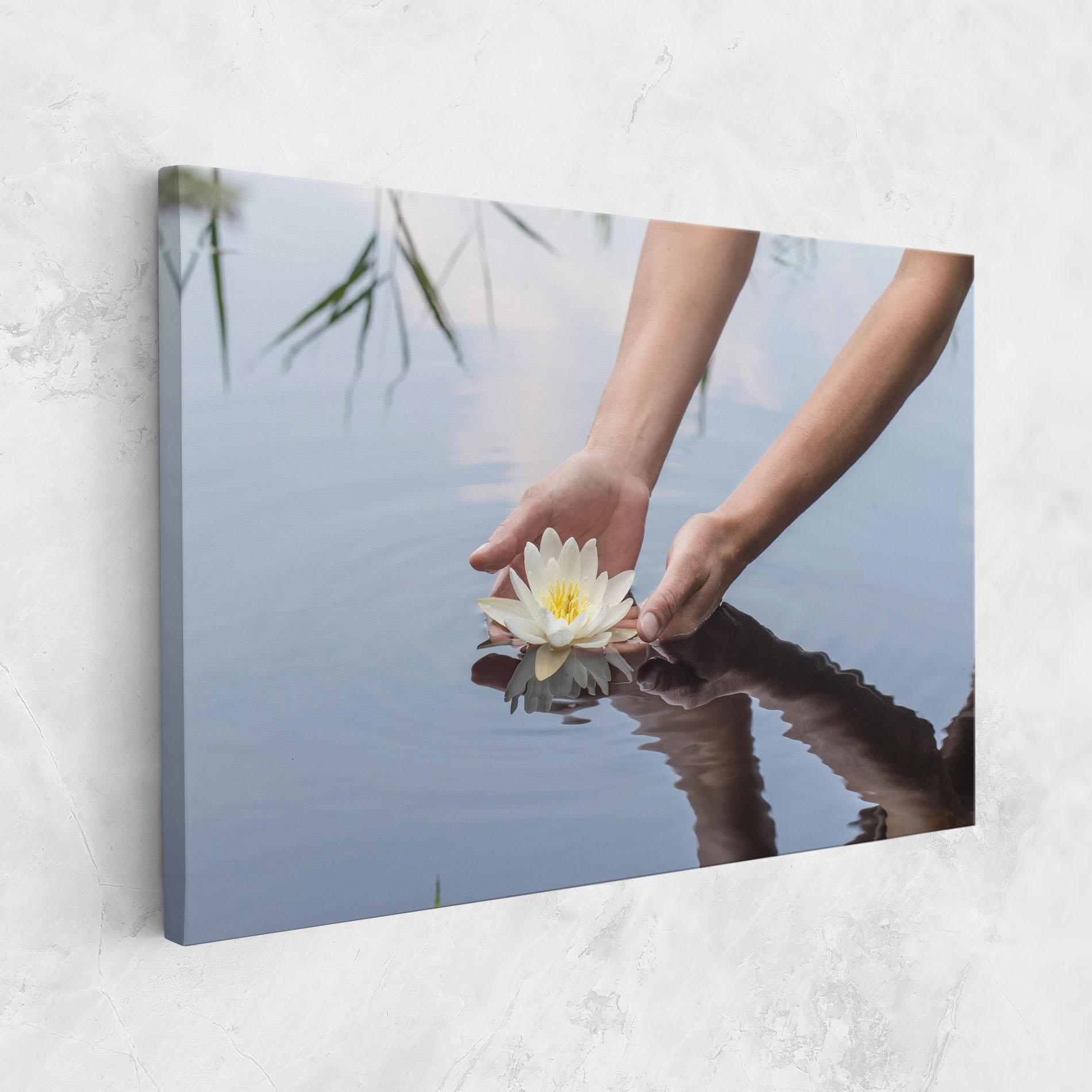 Vászonkép Holding Lake Flower mockup 1