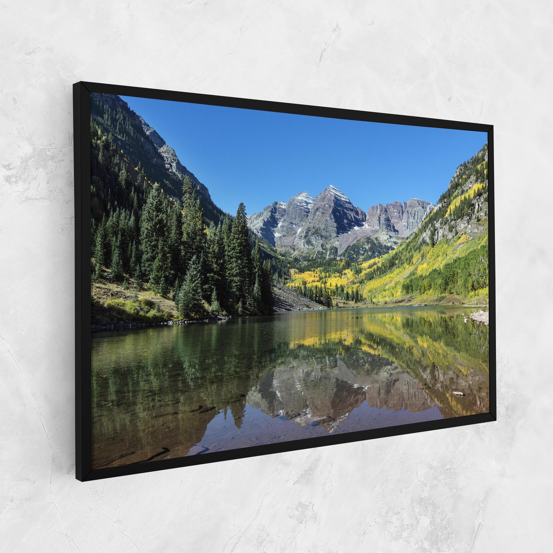 Vászonkép Lake Green Mountain mockup 1