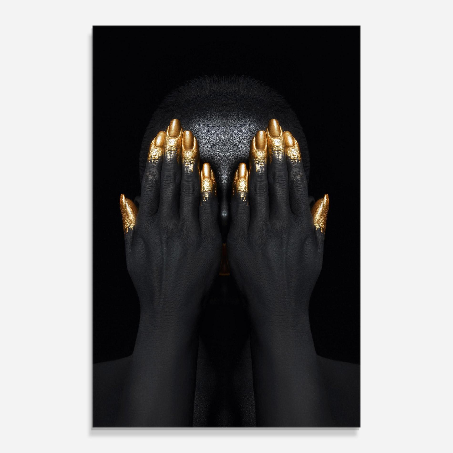 Üvegkép Gold Fingertips Chain mockup 0