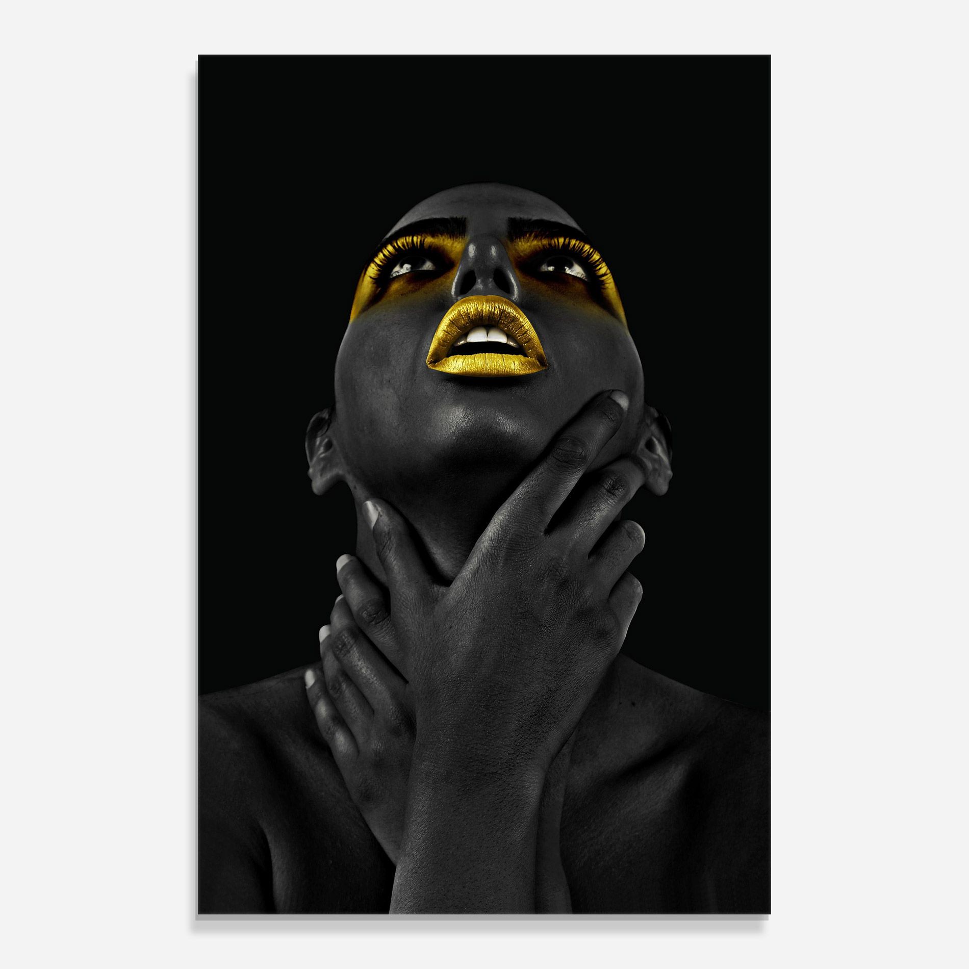 Golden Lips Women mockup 0