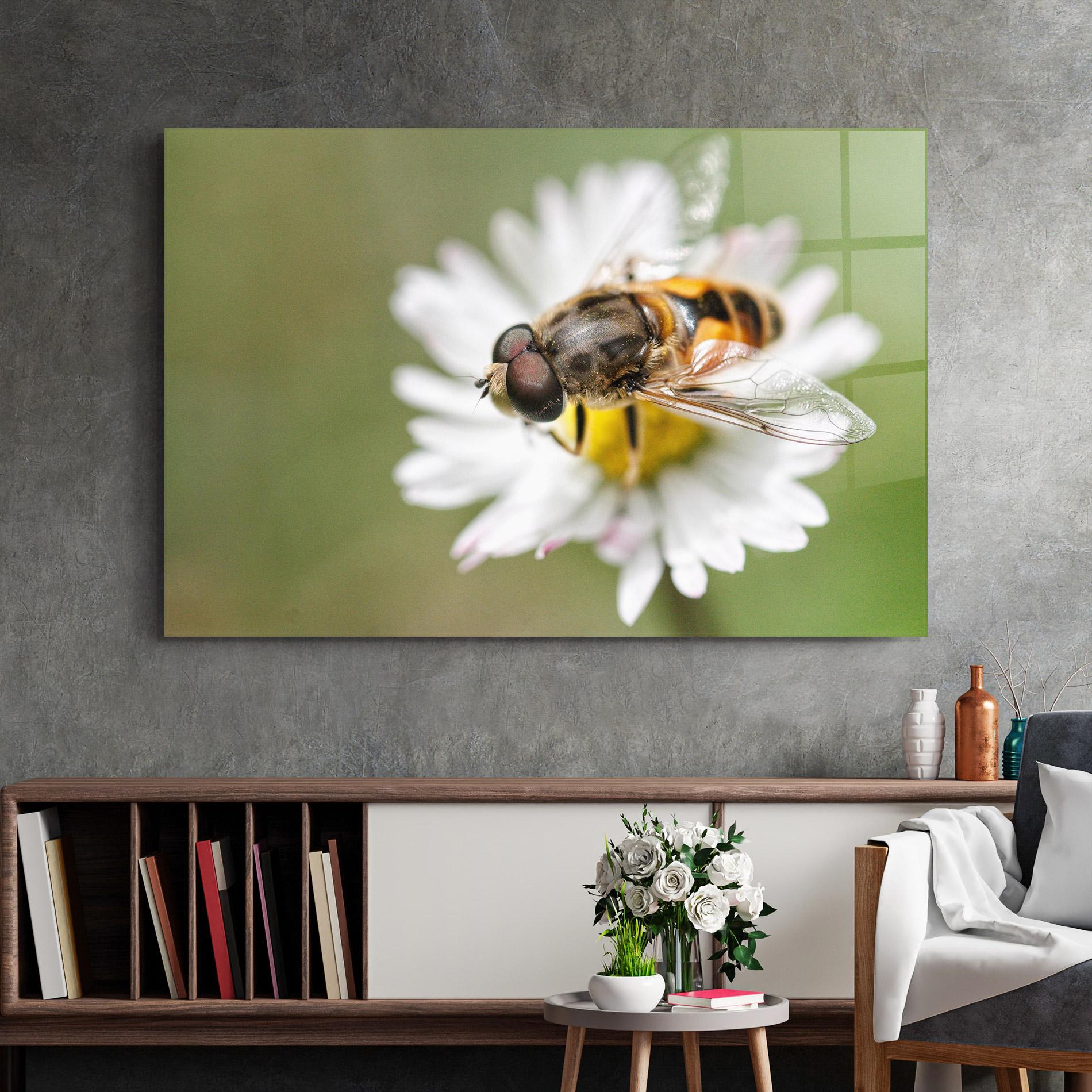 Üvegkép Bee On Small Daisy mockup 2