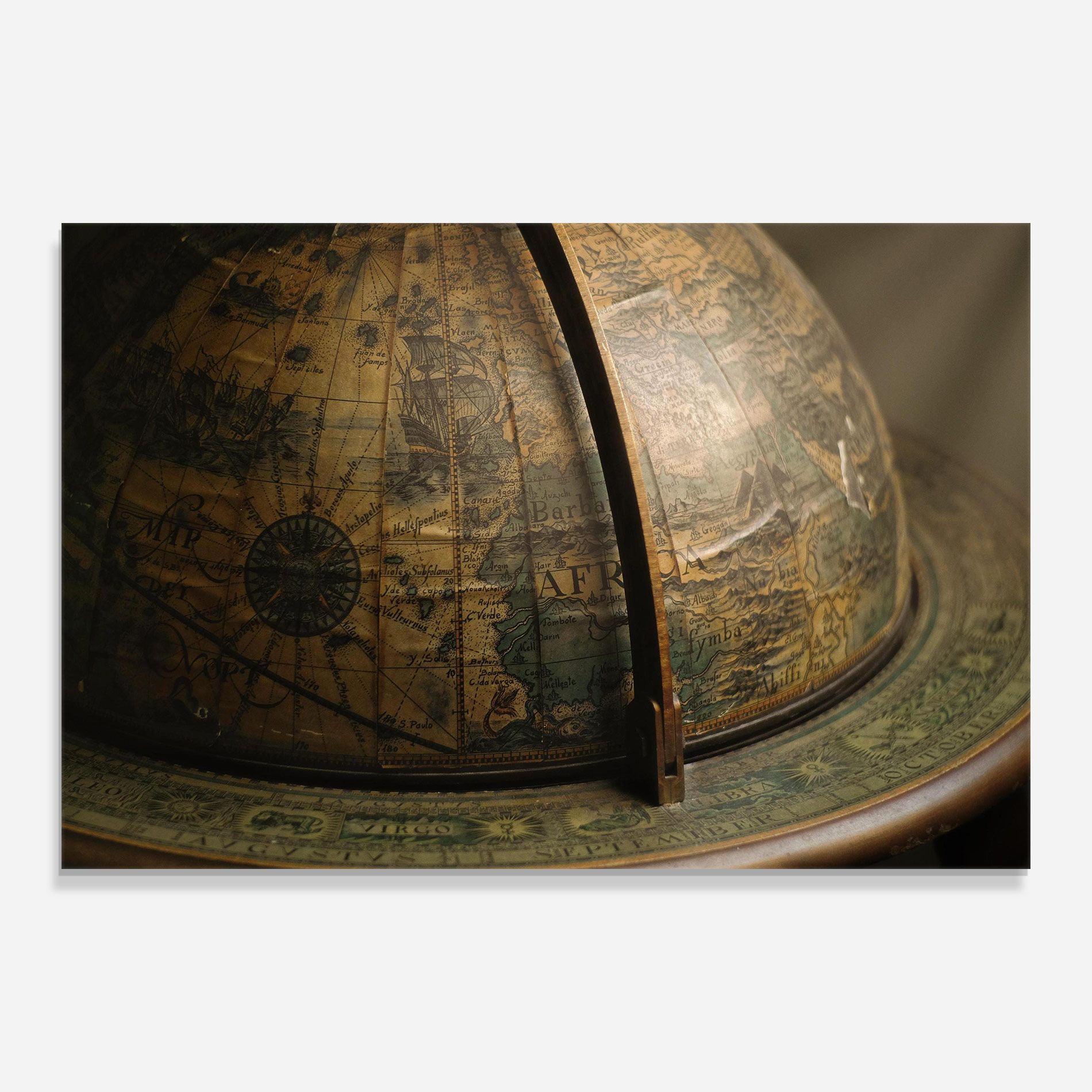 Globe Map mockup 0
