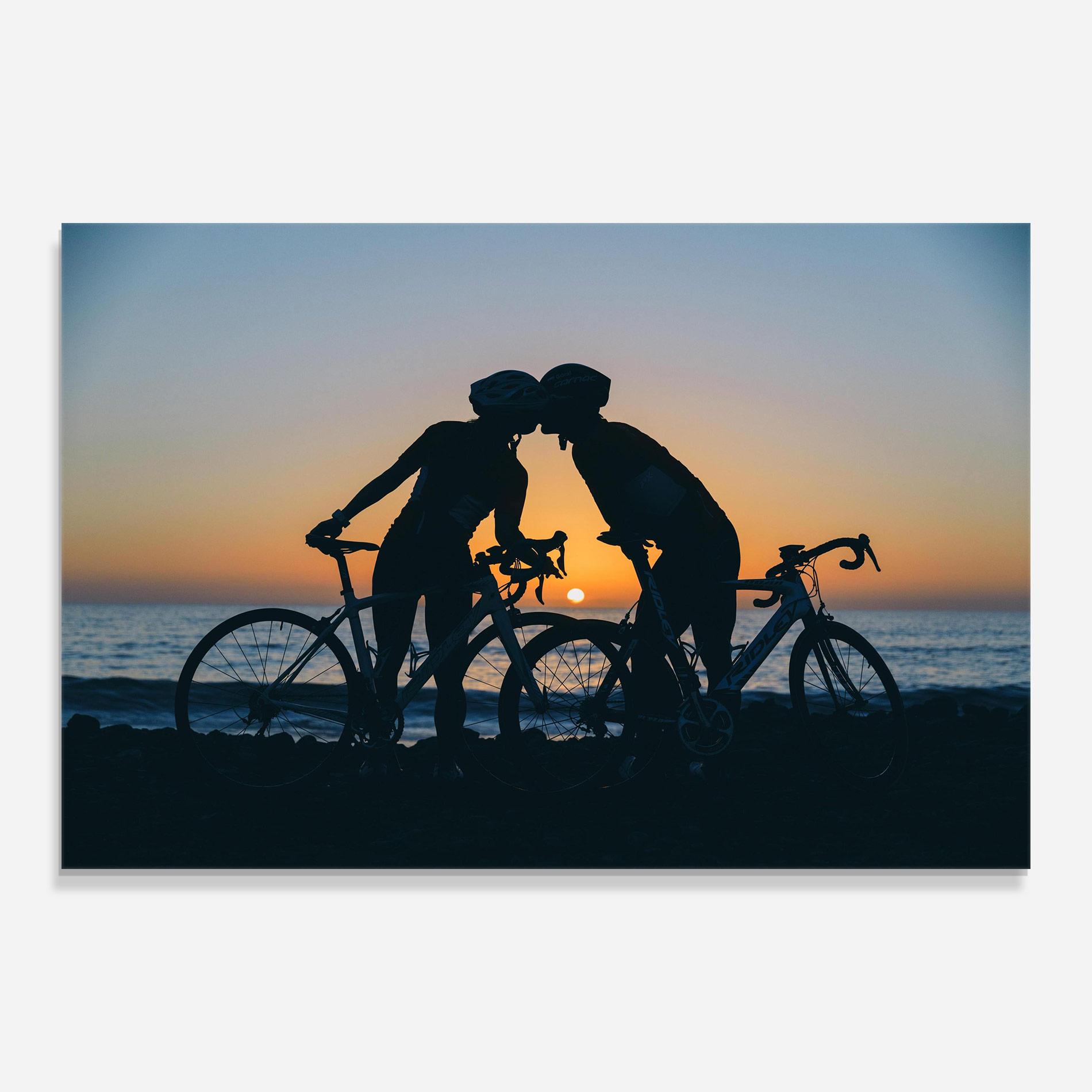 Üvegkép Bike Couple Kissing mockup 0