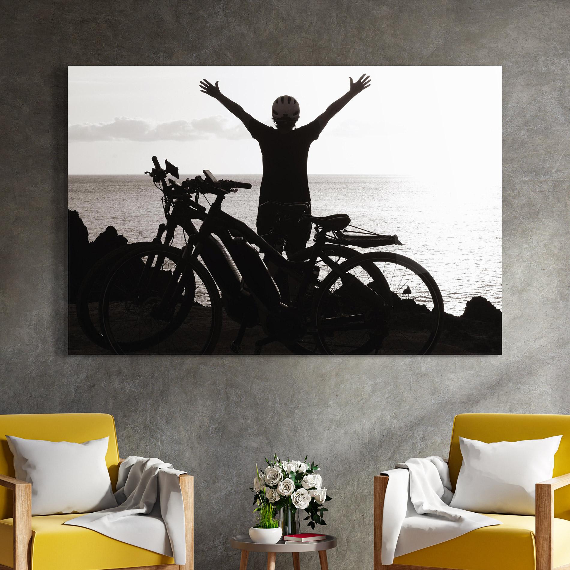 Üvegkép Facing Sea Woman mockup 4