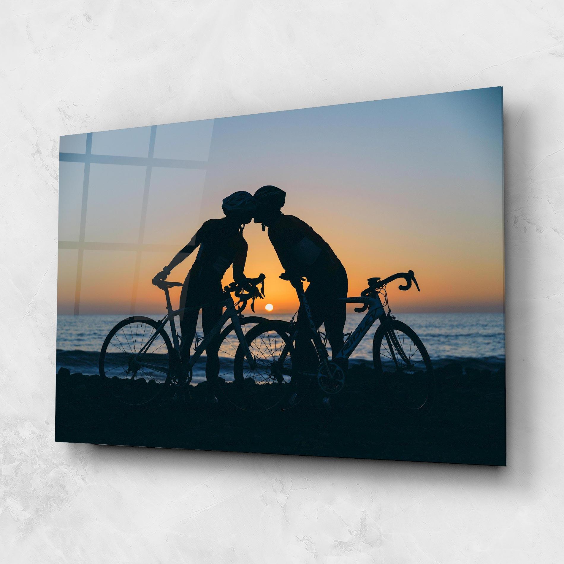 Üvegkép Bike Couple Kissing mockup 1