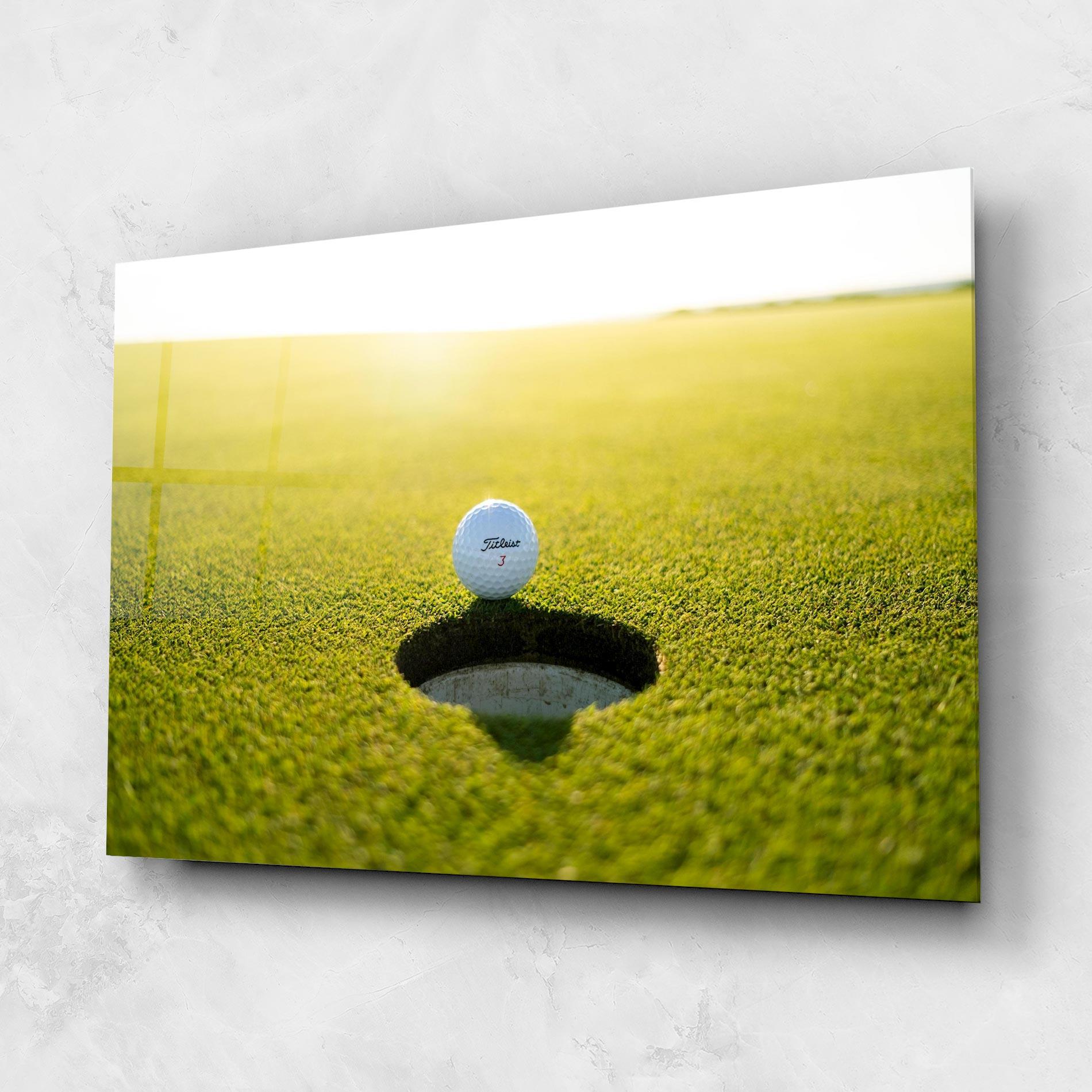 Üvegkép Golf Ball Close To Fall mockup 1